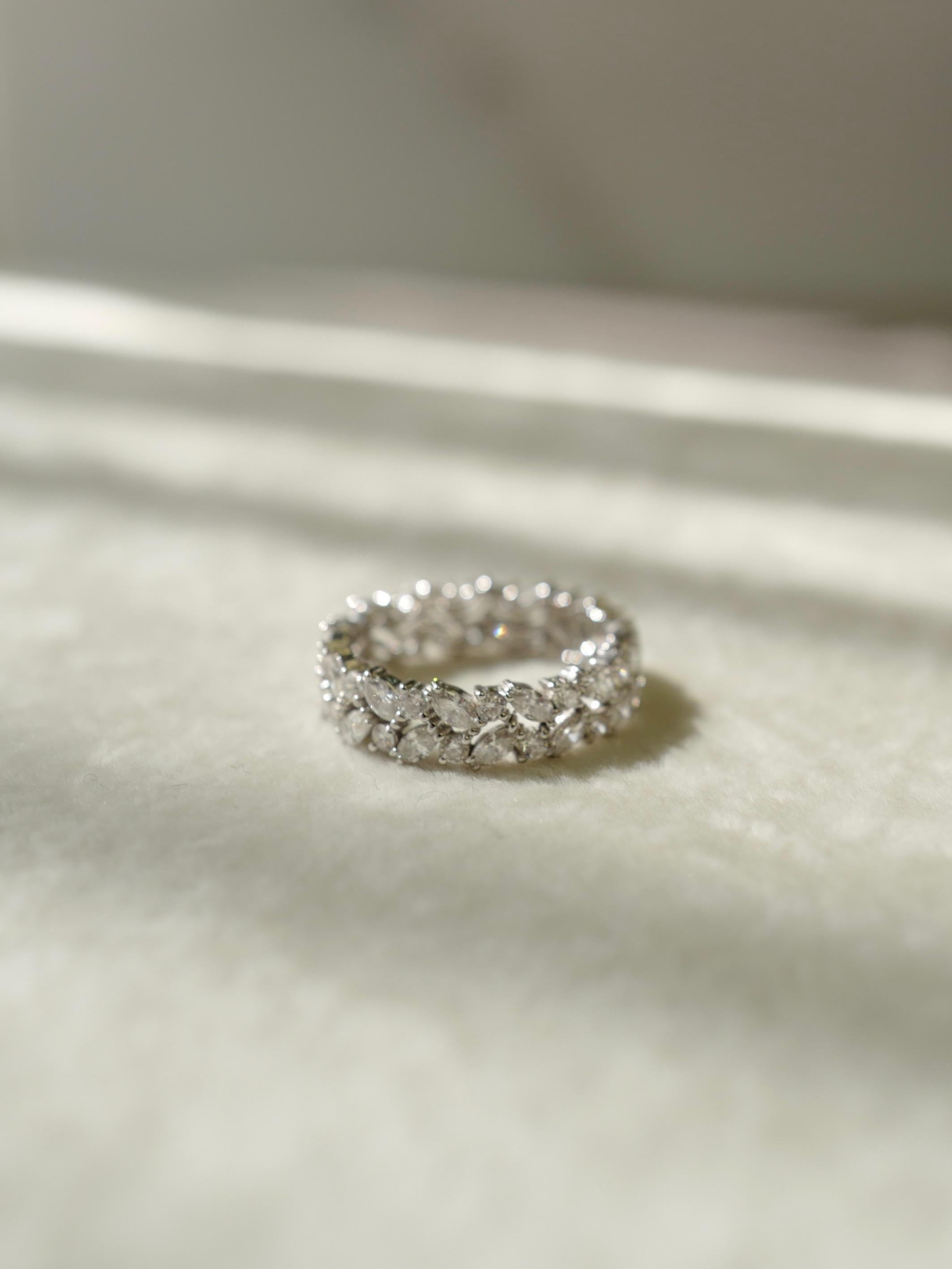 Bague de mariage unique avec diamants taille marquise et diamants ronds, pleine éternité  en vente 4