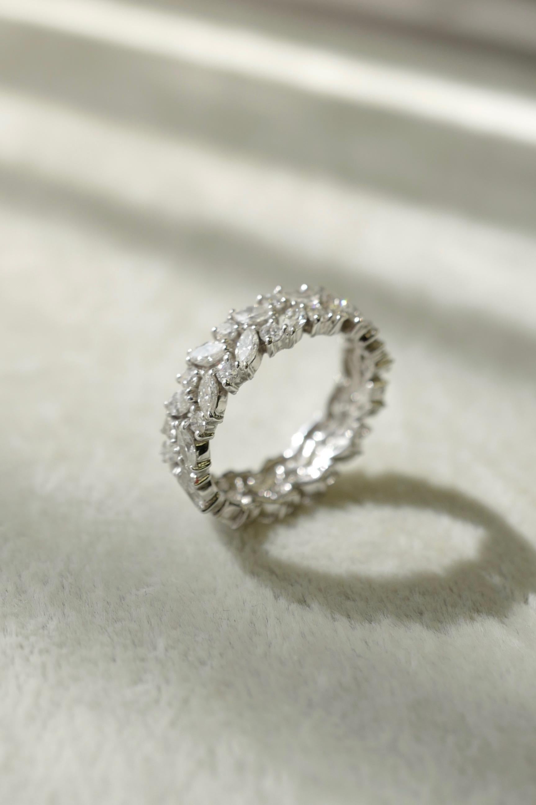 Bague de mariage unique avec diamants taille marquise et diamants ronds, pleine éternité  en vente 5