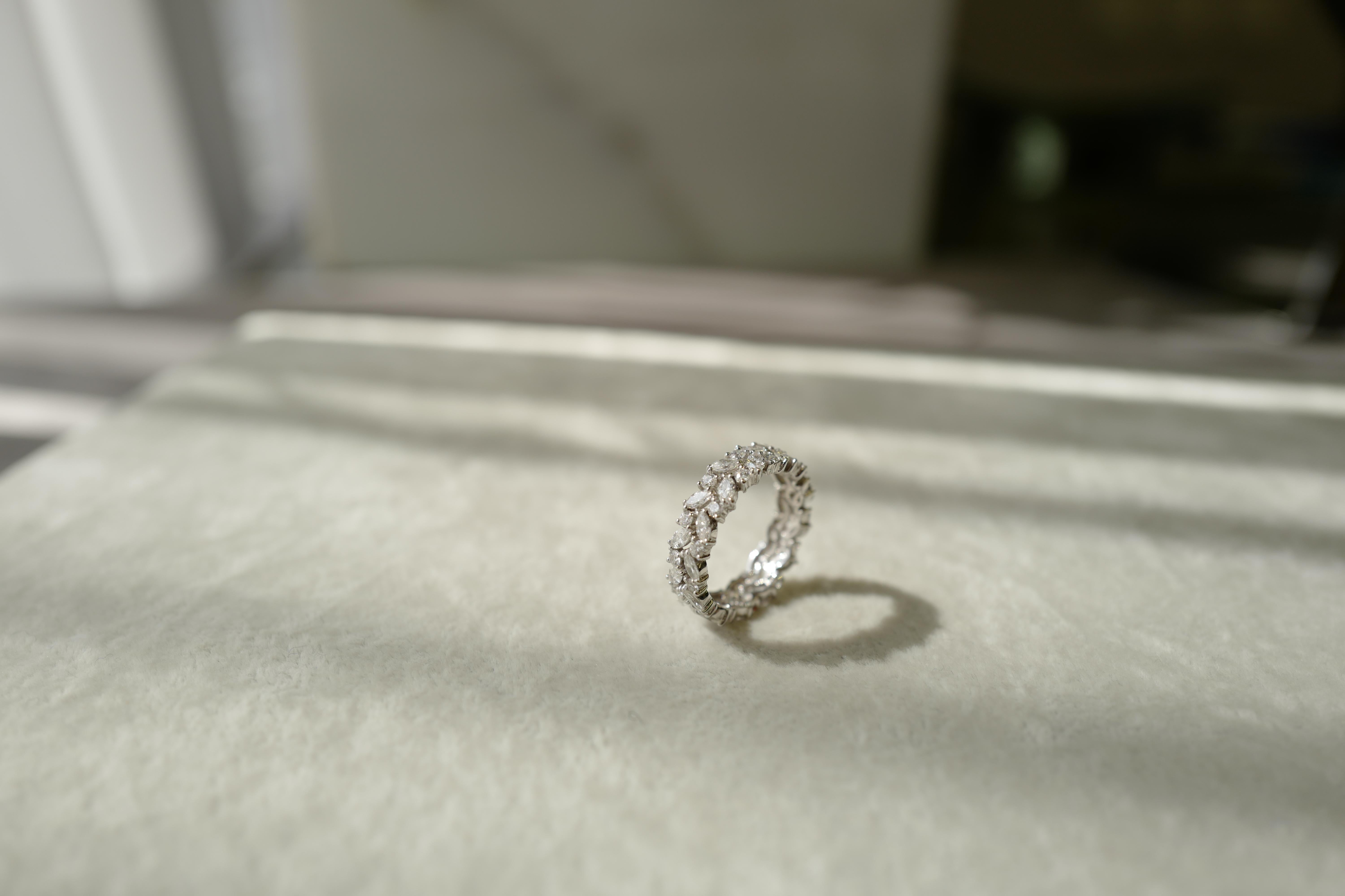 Bague de mariage unique avec diamants taille marquise et diamants ronds, pleine éternité  en vente 6