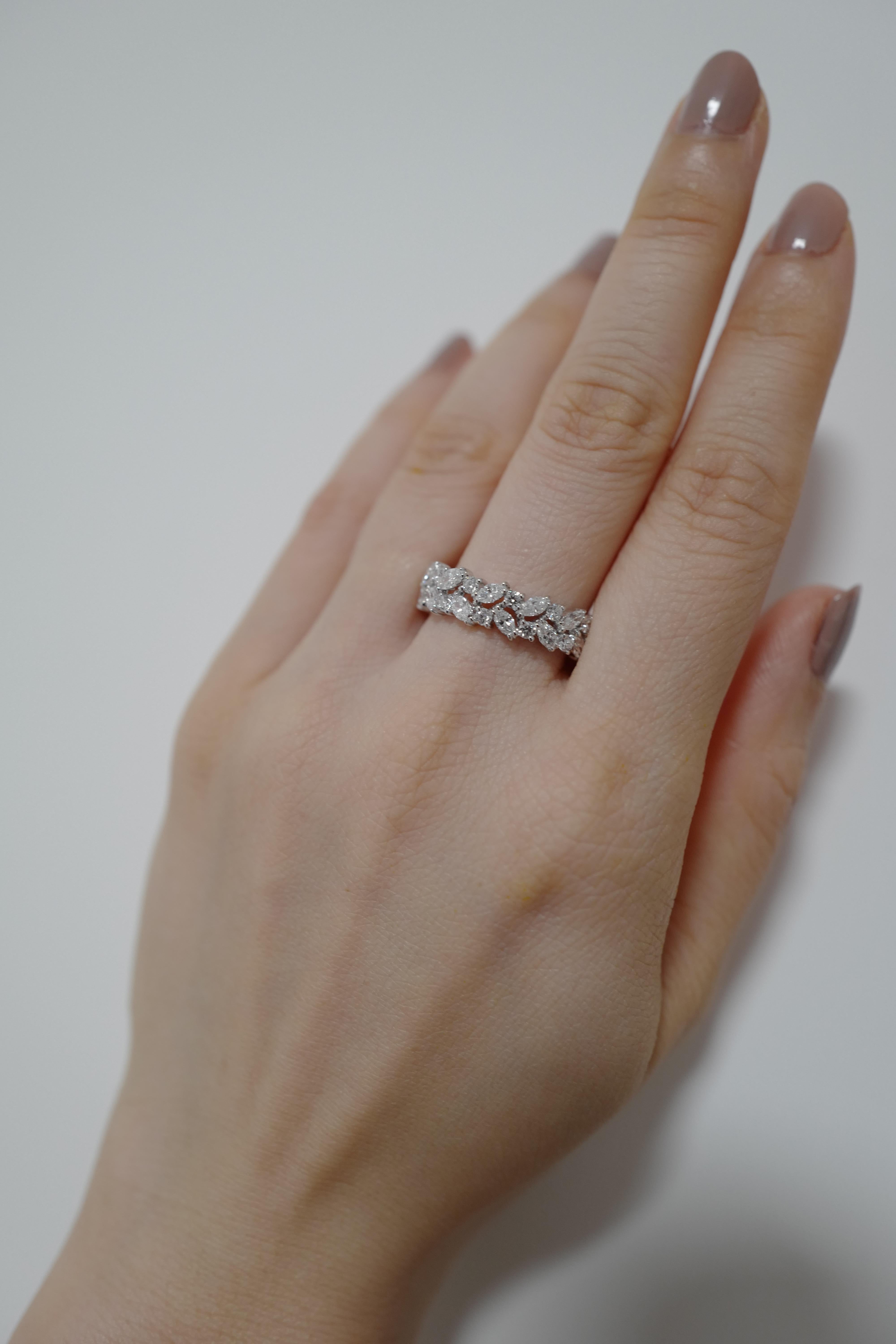 Bague de mariage unique avec diamants taille marquise et diamants ronds, pleine éternité  Pour femmes en vente