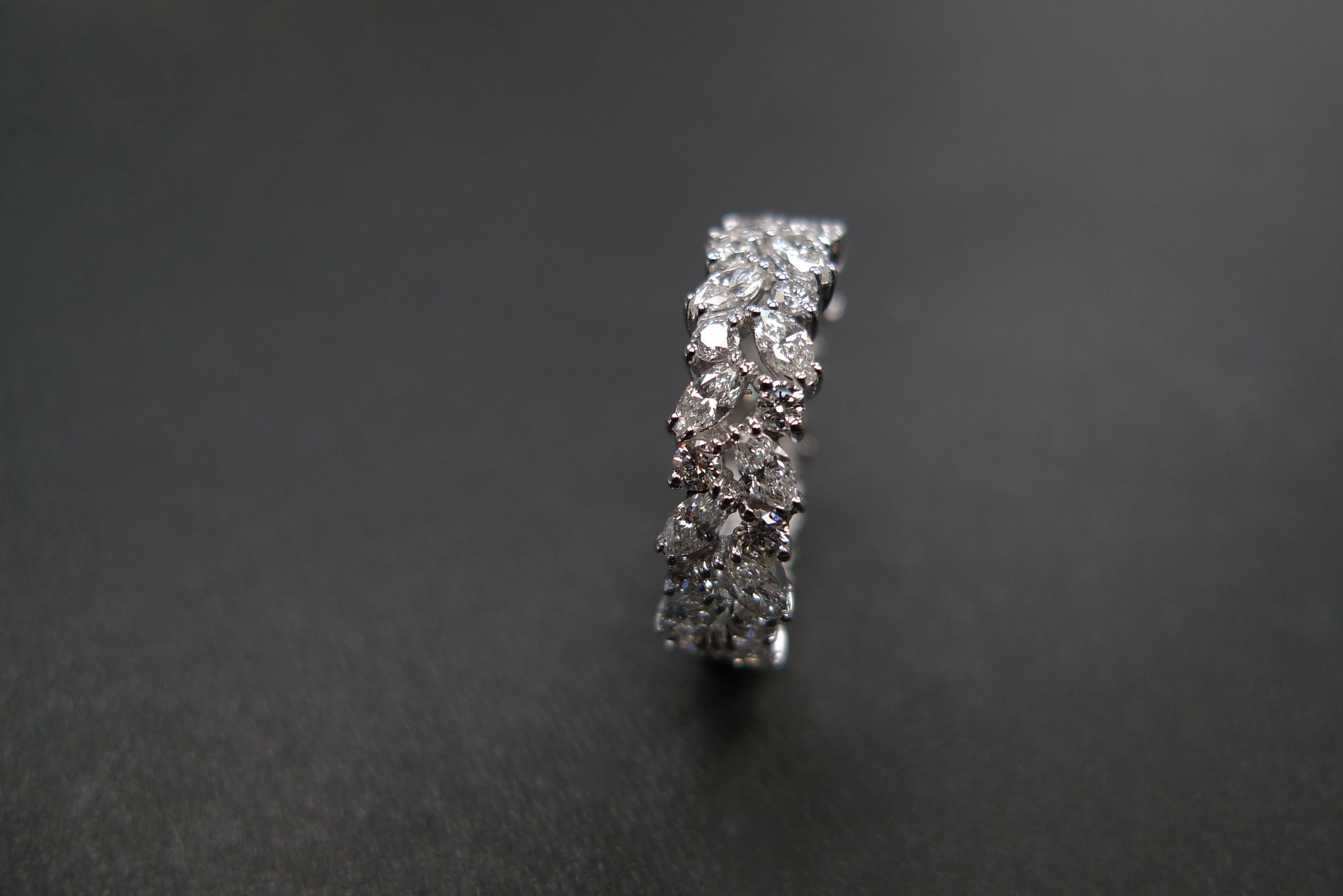 Bague de mariage unique avec diamants taille marquise et diamants ronds, pleine éternité  en vente 1