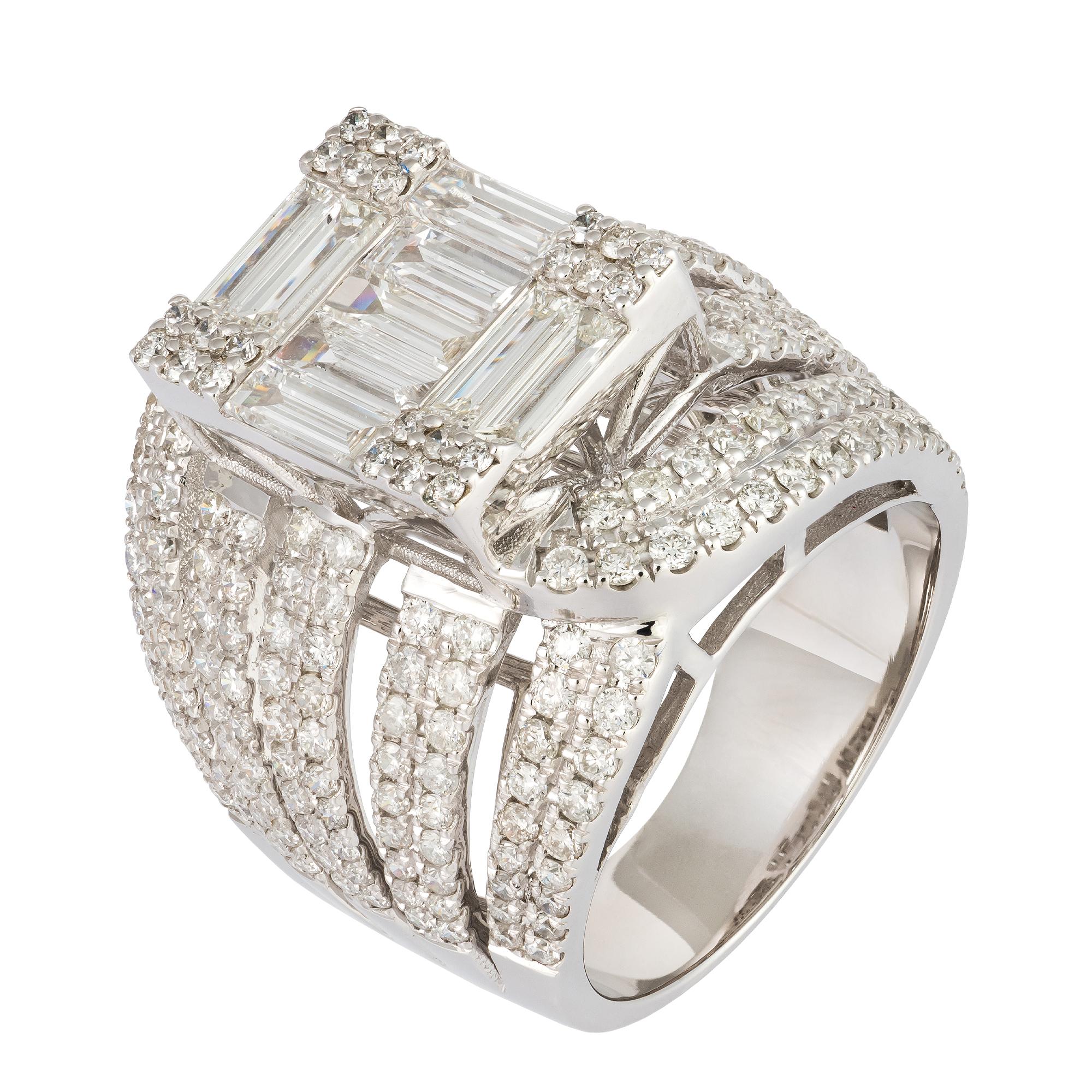 For Sale:  Unique White 18K Gold White Diamond Ring For Her 2