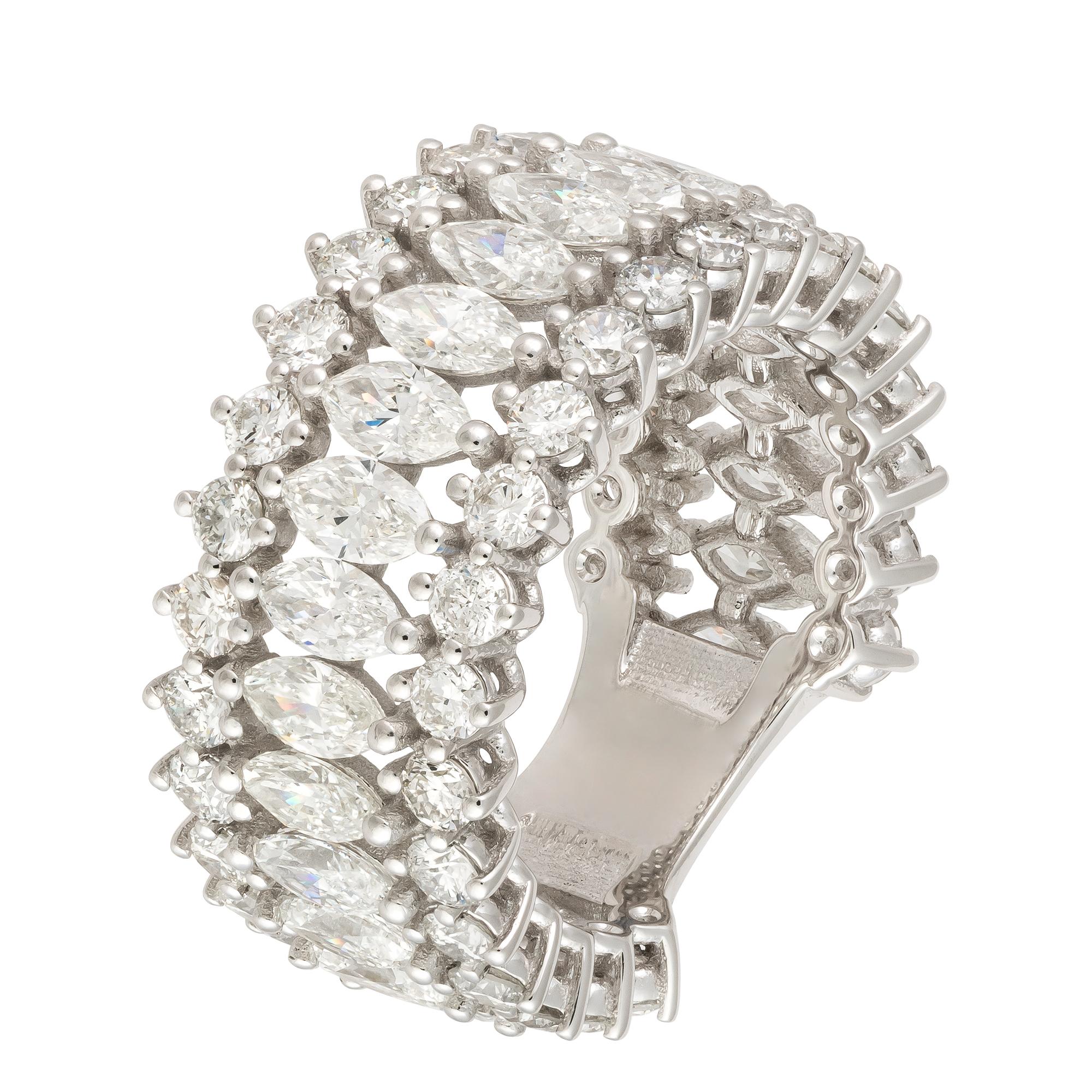 For Sale:  Unique White 18K Gold White Diamond Ring for Her 2