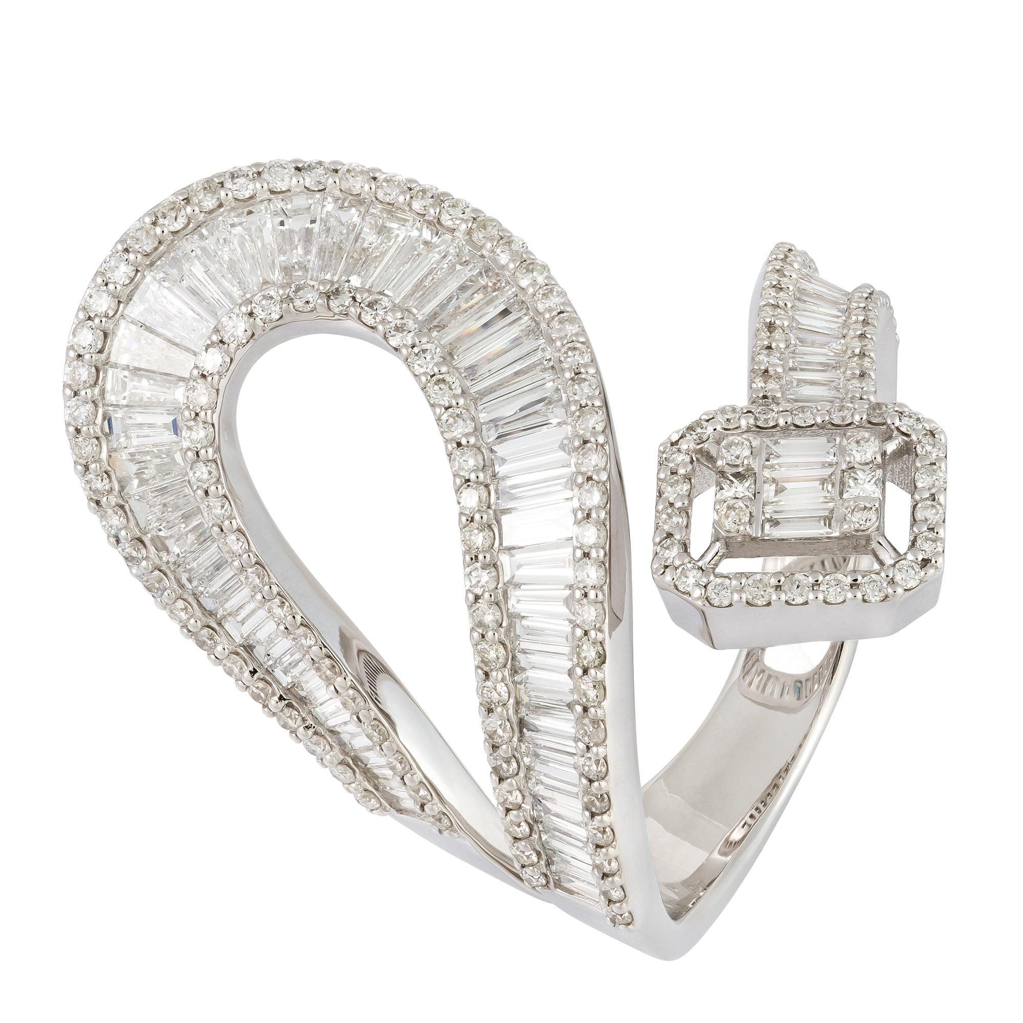 For Sale:  Unique White 18K Gold White Diamond Ring For Her 3