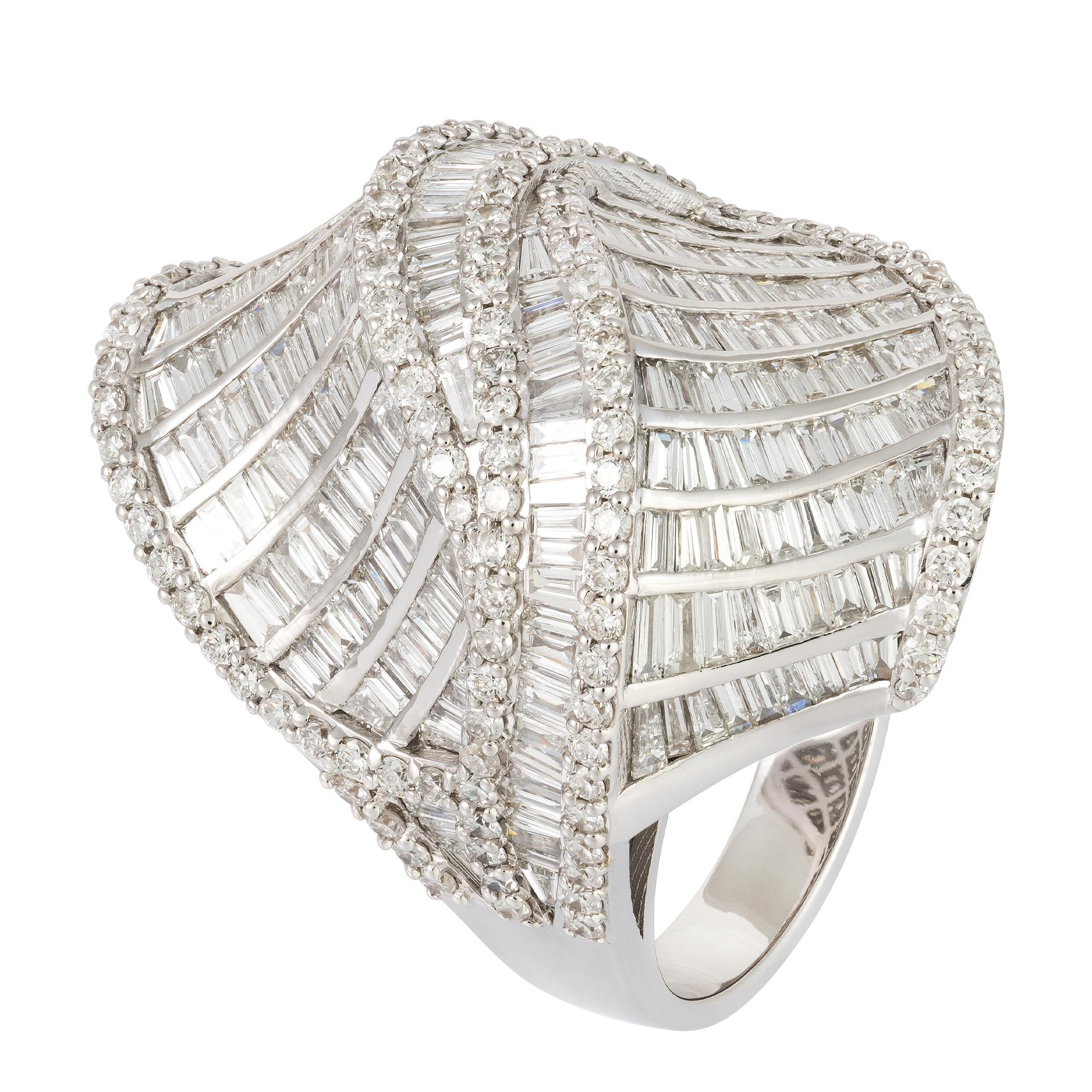 For Sale:  Unique White 18K Gold White Diamond Ring for Her 4
