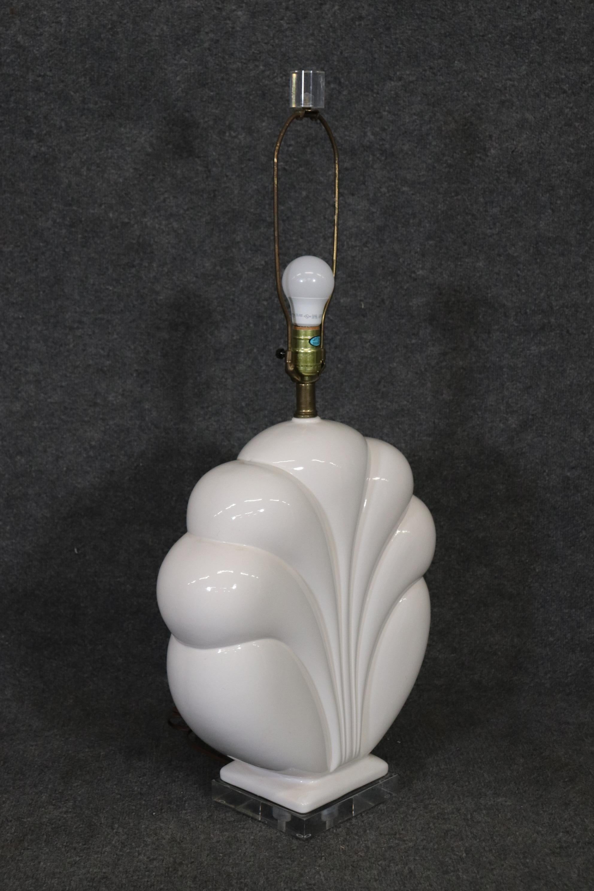 Unique White Glass and Lucite Art Deco Designed Mid-Century Lamp In Good Condition For Sale In Swedesboro, NJ