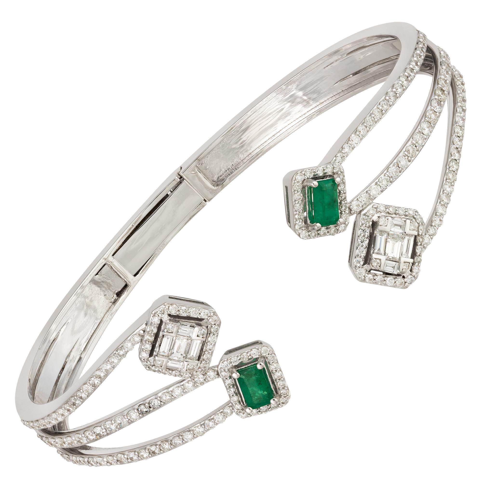 Moderne Unique Diamonds Bracelet en or blanc 18K Emerald Diamond For Her en vente