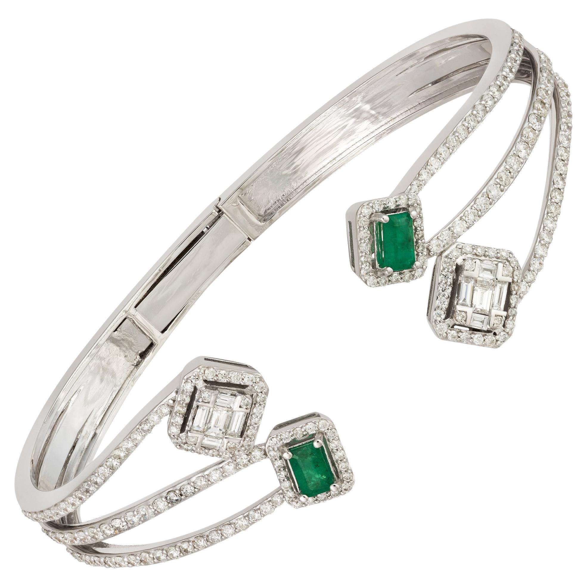 Unique White Gold 18K Emerald Bracelet Diamond For Her For Sale