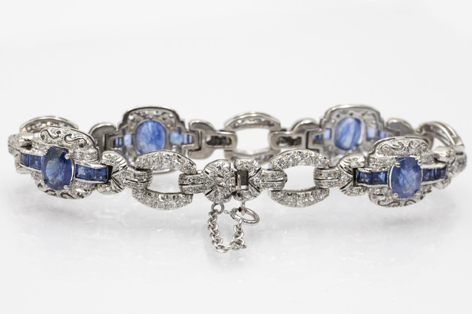 Bracciale unico in oro bianco con zaffiri e diamanti in stile Art Deco. in vendita 4