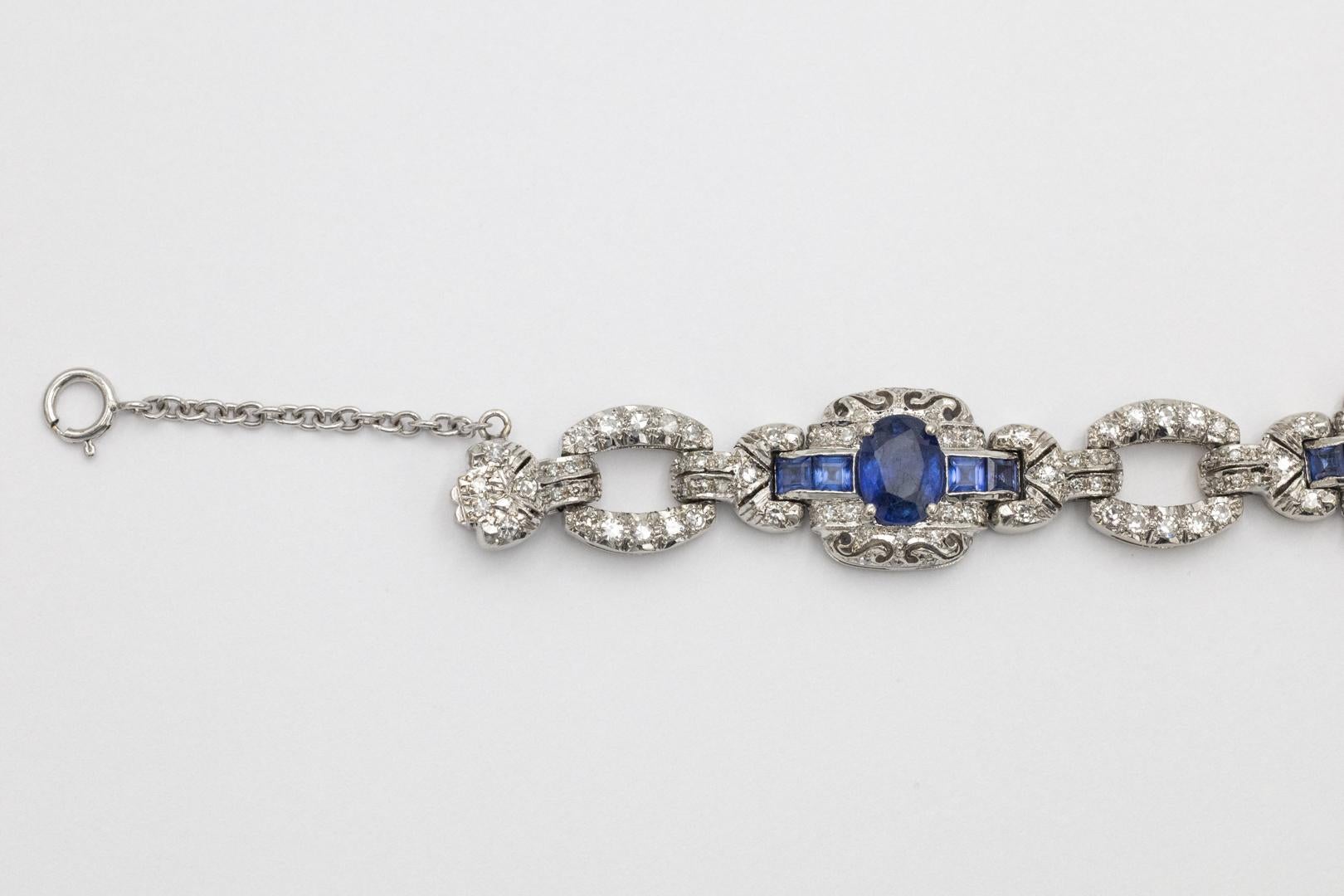 Bracciale unico in oro bianco con zaffiri e diamanti in stile Art Deco. In condizioni buone in vendita a Chorzów, PL