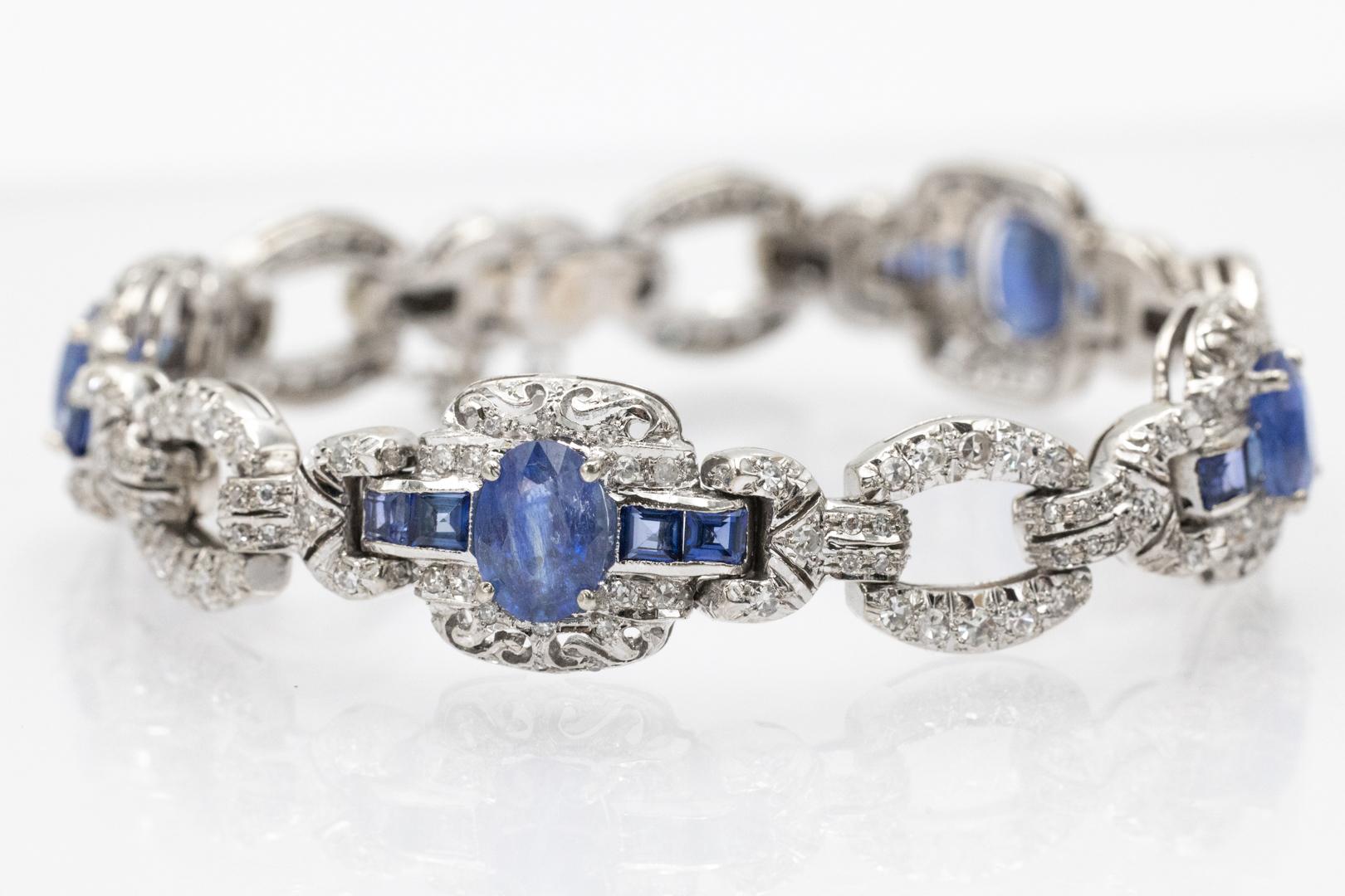 Bracciale unico in oro bianco con zaffiri e diamanti in stile Art Deco. in vendita 2