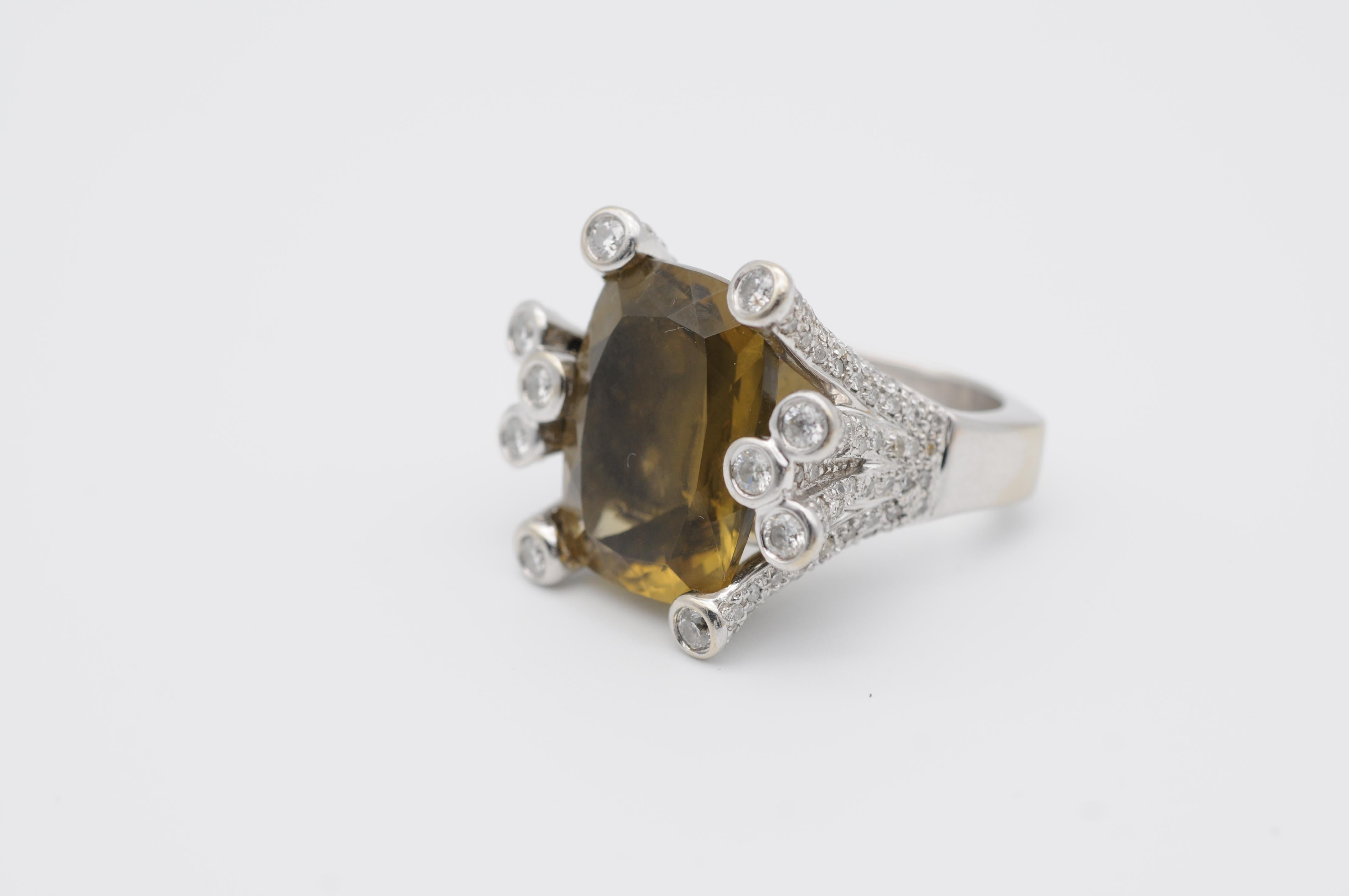 Einzigartiger Weißgoldring mit Diamant und braunem Topas  für Damen oder Herren im Angebot