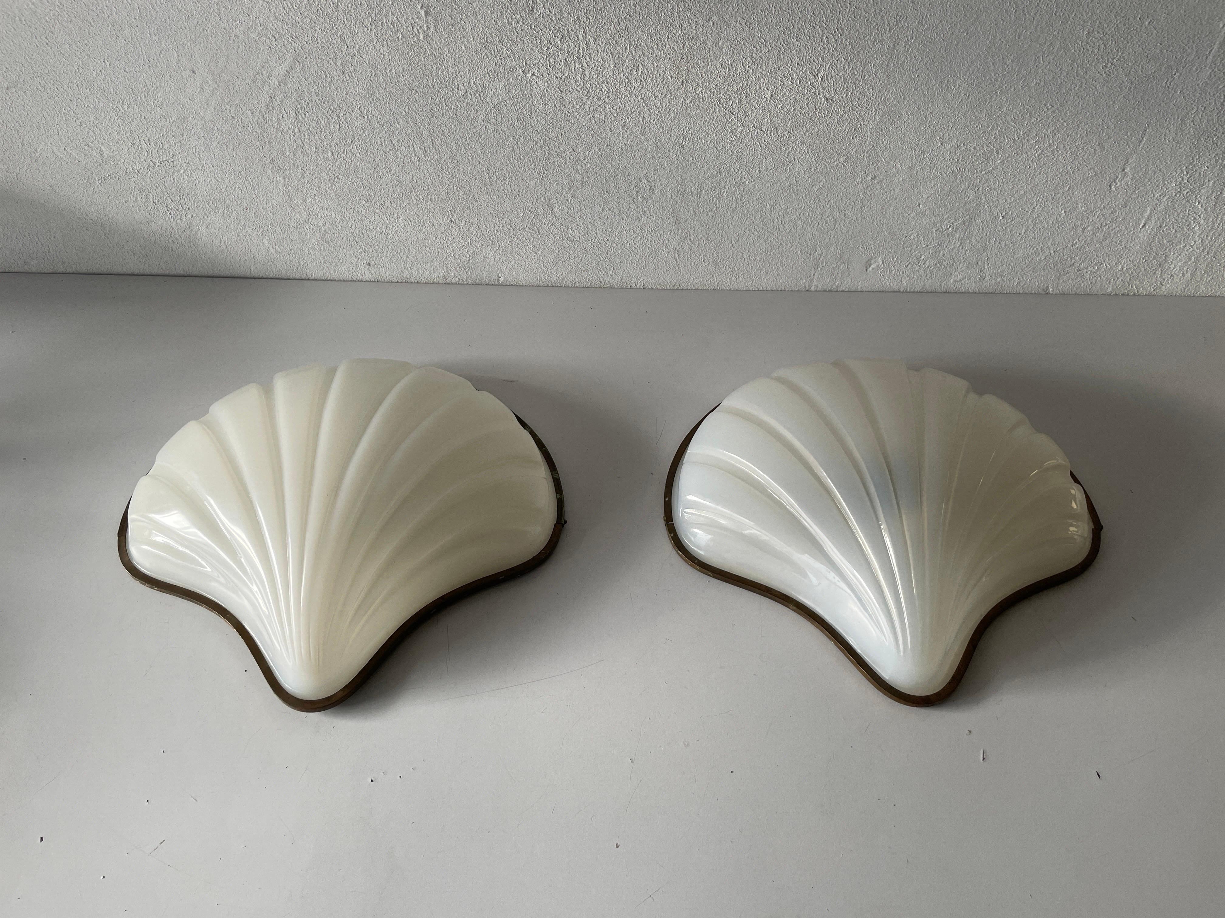 Unique white Plexiglass shell shaped pair of large sconces, 1950s, Italy
Very elegant and Minimalist wall lamps
Lamp is in very good condition.
These lamps works with E27 standard light bulbs.
Wired and suitable to use in all countries. (110-220