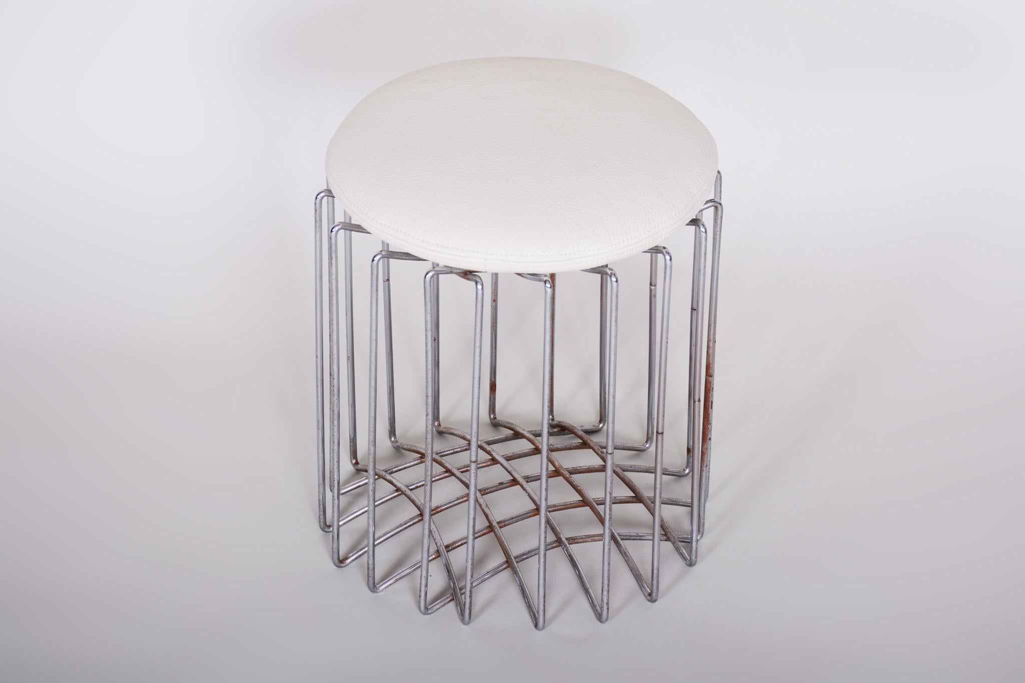 Small round Bauhaus chrome stool.
Seat made of genuine leather.
The author is unknown.

Material: Chrome-plated steel and high quality Leather
Period: 1960s
Source: Germany
Maker: Unknown.




  