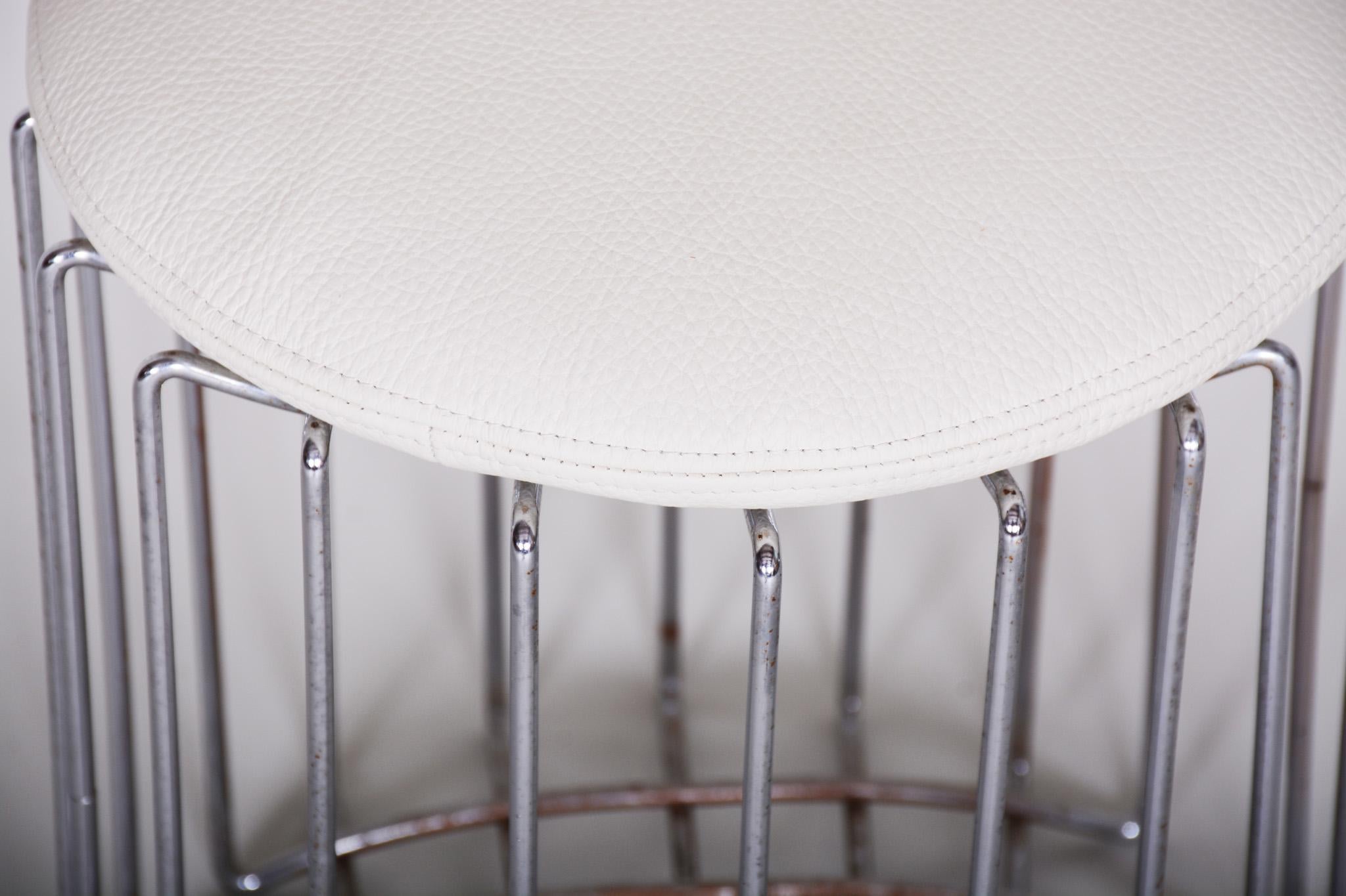 Unique White Round Bauhaus Chrome Stool, New High Quality Leather, 1930s For Sale 2