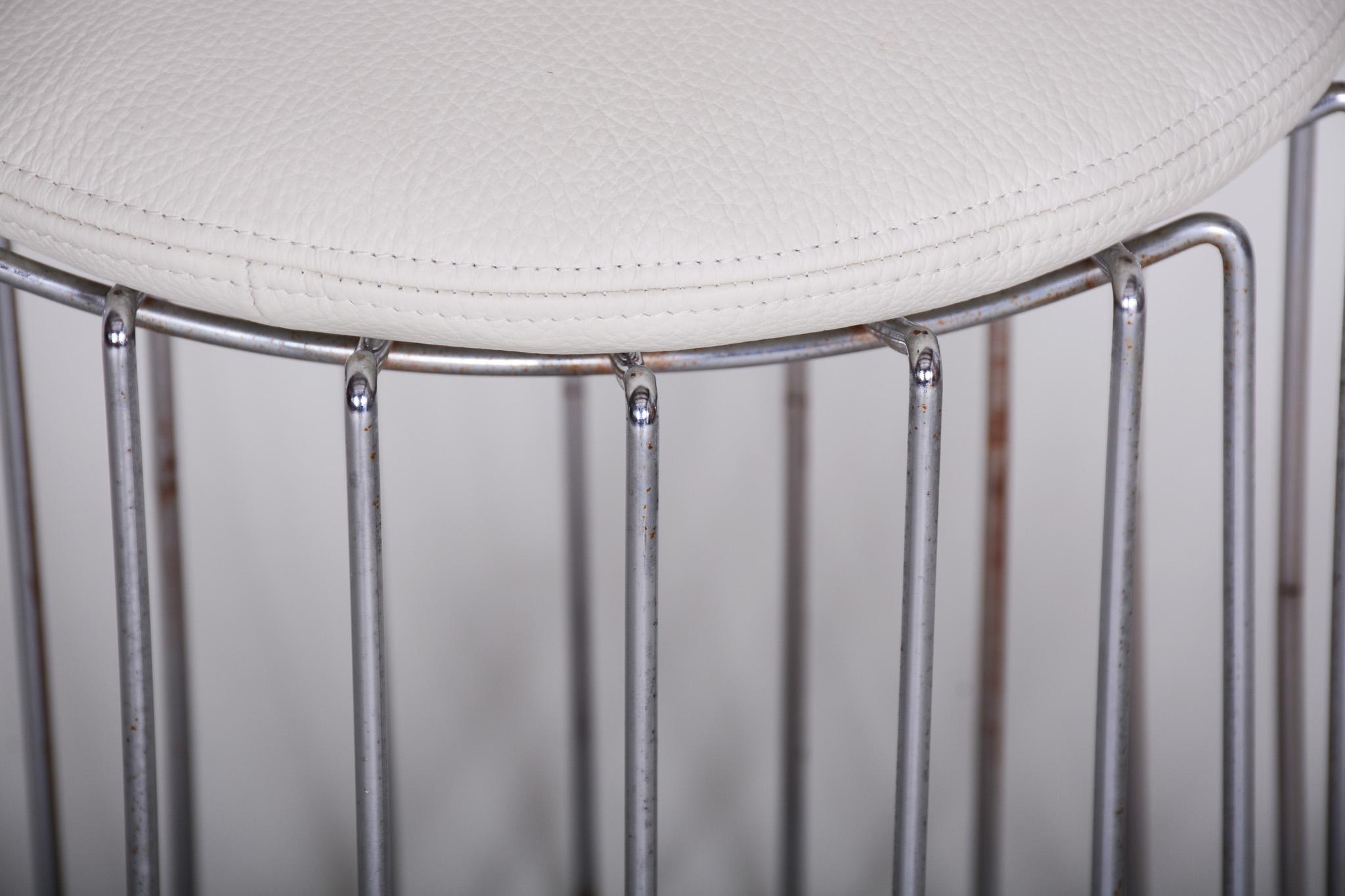 Unique White Round Bauhaus Chrome Stool, New High Quality Leather, 1930s For Sale 3