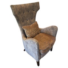 Chaise Wingback unique avec luxueux tissus de velours