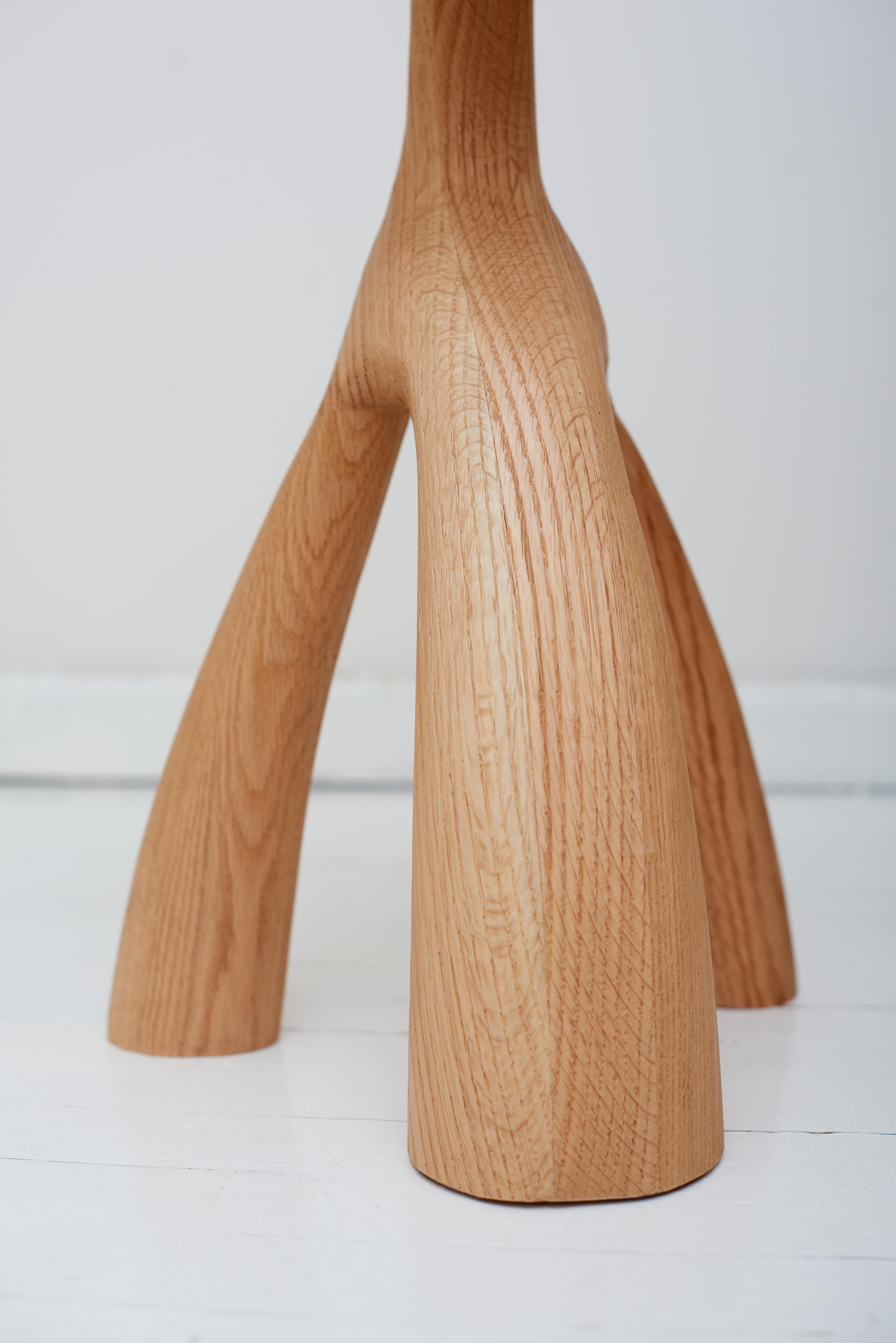 Mesa auxiliar Tecolli de madera de roble única de Lørdag & Søndag Mexicano en venta
