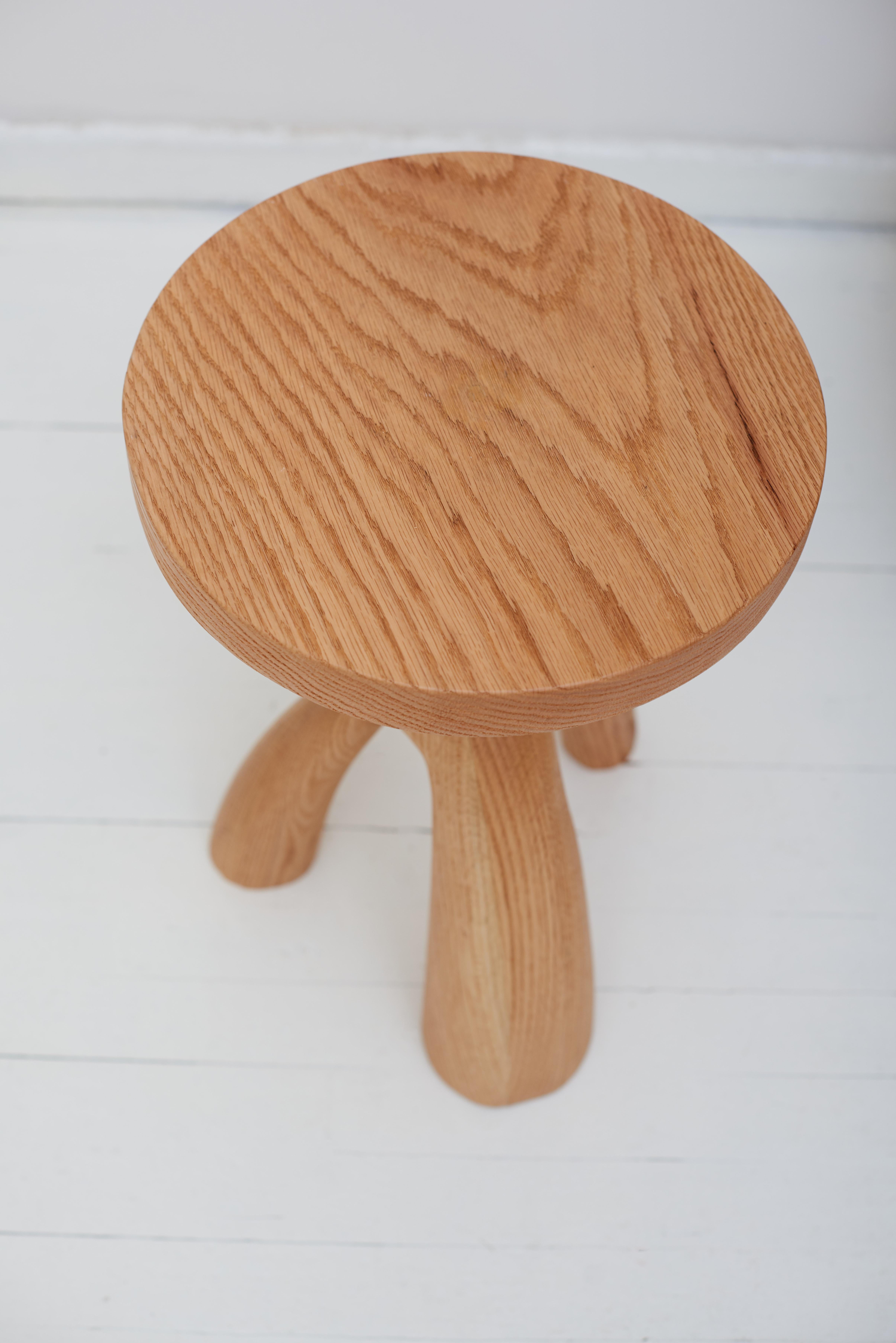 Mesa auxiliar Tecolli de madera de roble única de Lørdag & Søndag Otro en venta