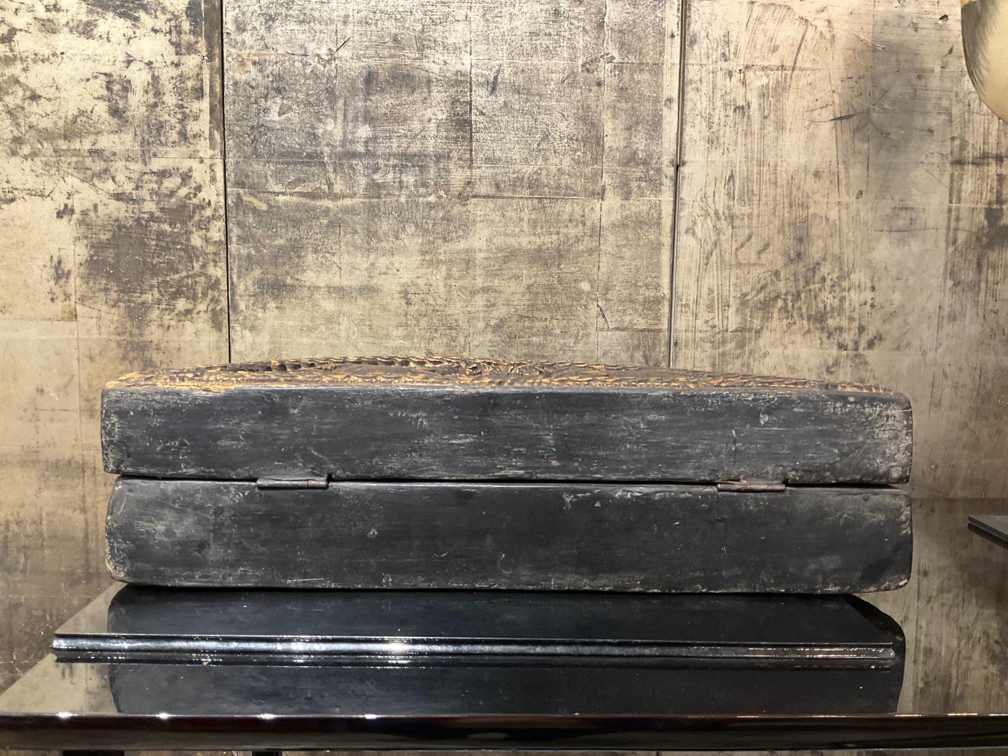 Boîte à ustensiles unique en bois pour la préparation des noix de bétel en vente 4