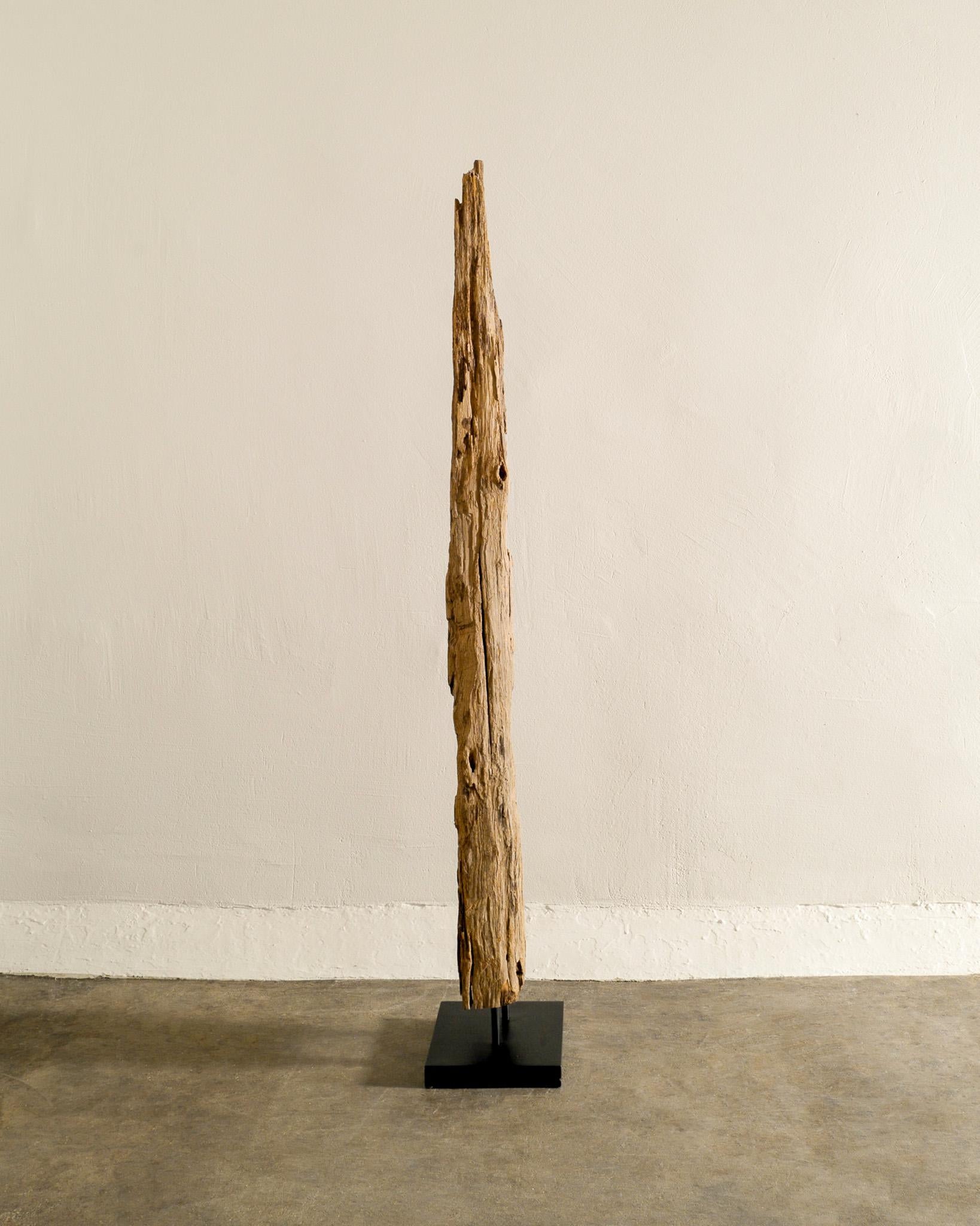Scandinave moderne Sculpture Toteme unique en bois dans un style Wabi Sabi et brutaliste en vente