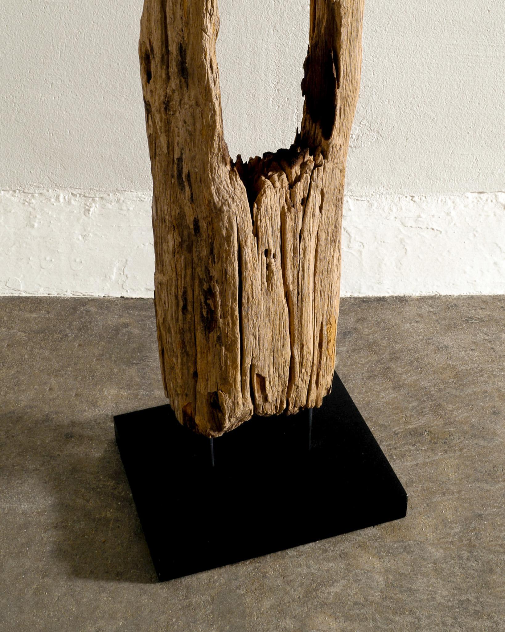 Sculpture Toteme unique en bois dans un style Wabi Sabi et brutaliste Bon état - En vente à Stockholm, SE