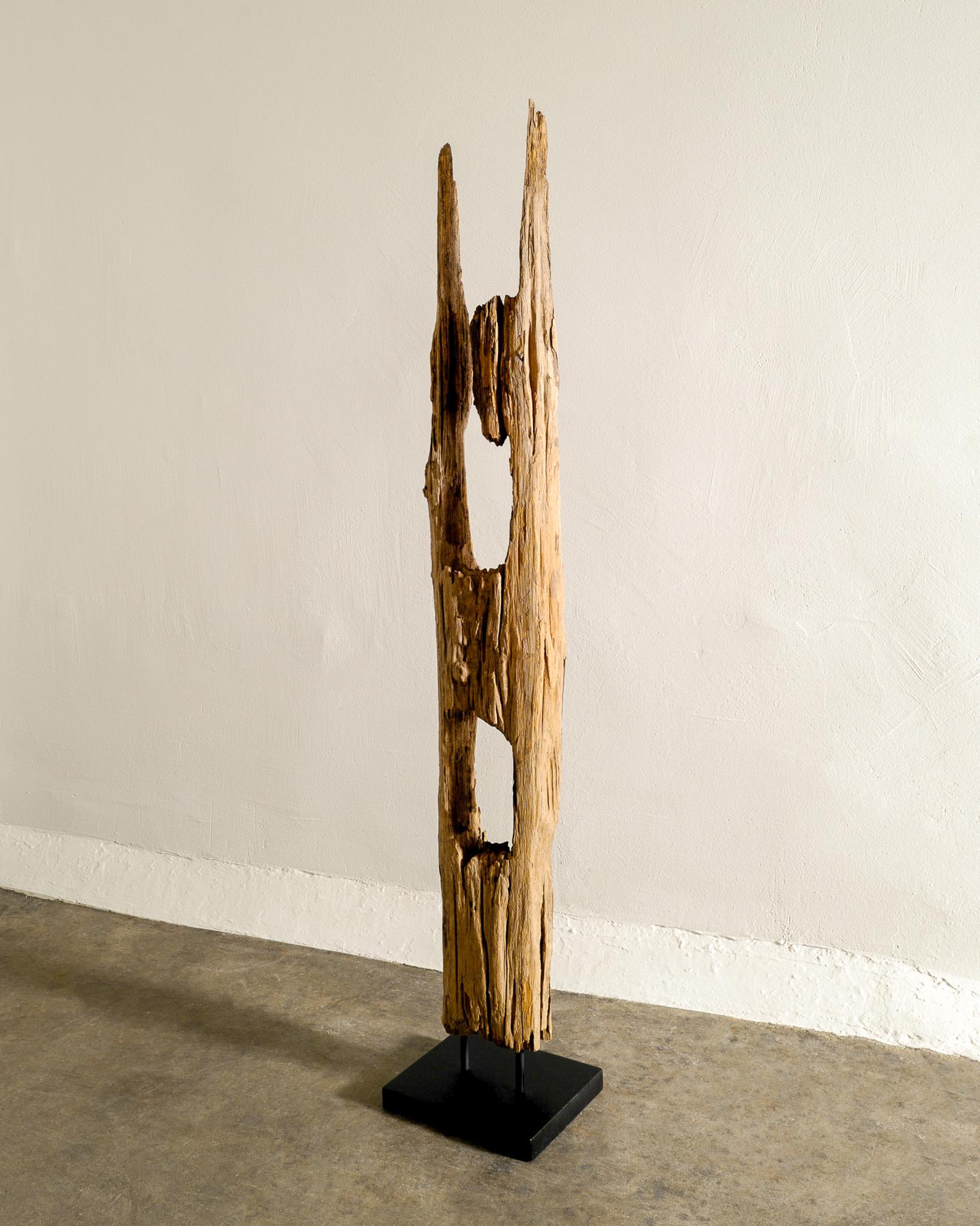 Einzigartige Toteme-Skulptur aus Holz in Wabi Sabi und brutalistischem Stil (Ende des 20. Jahrhunderts) im Angebot