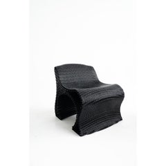 Chaise Nubi en PETG noir recyclé par UNICOGGETTO