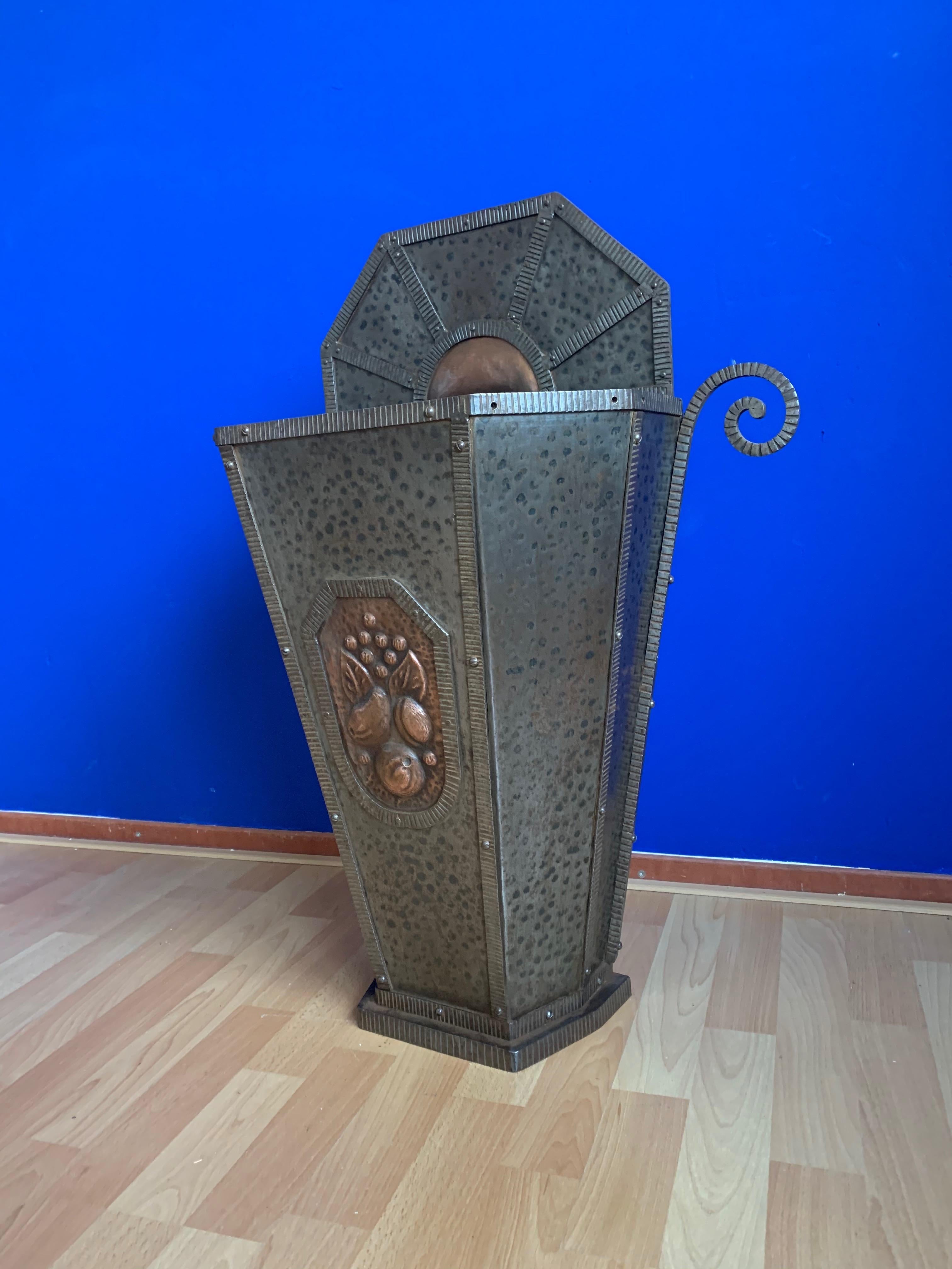 Unique Art Deco Wrought Iron Cane and Umbrella Stand with Stylized Rising Sun For Sale 3
