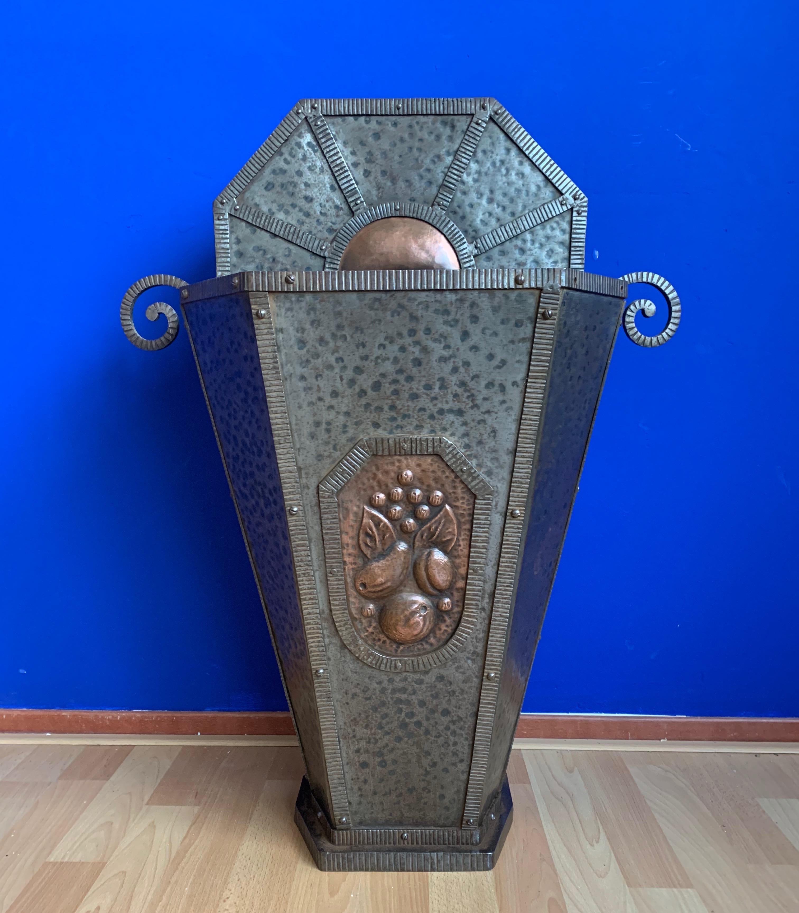 Unique Art Deco Wrought Iron Cane and Umbrella Stand with Stylized Rising Sun For Sale 8