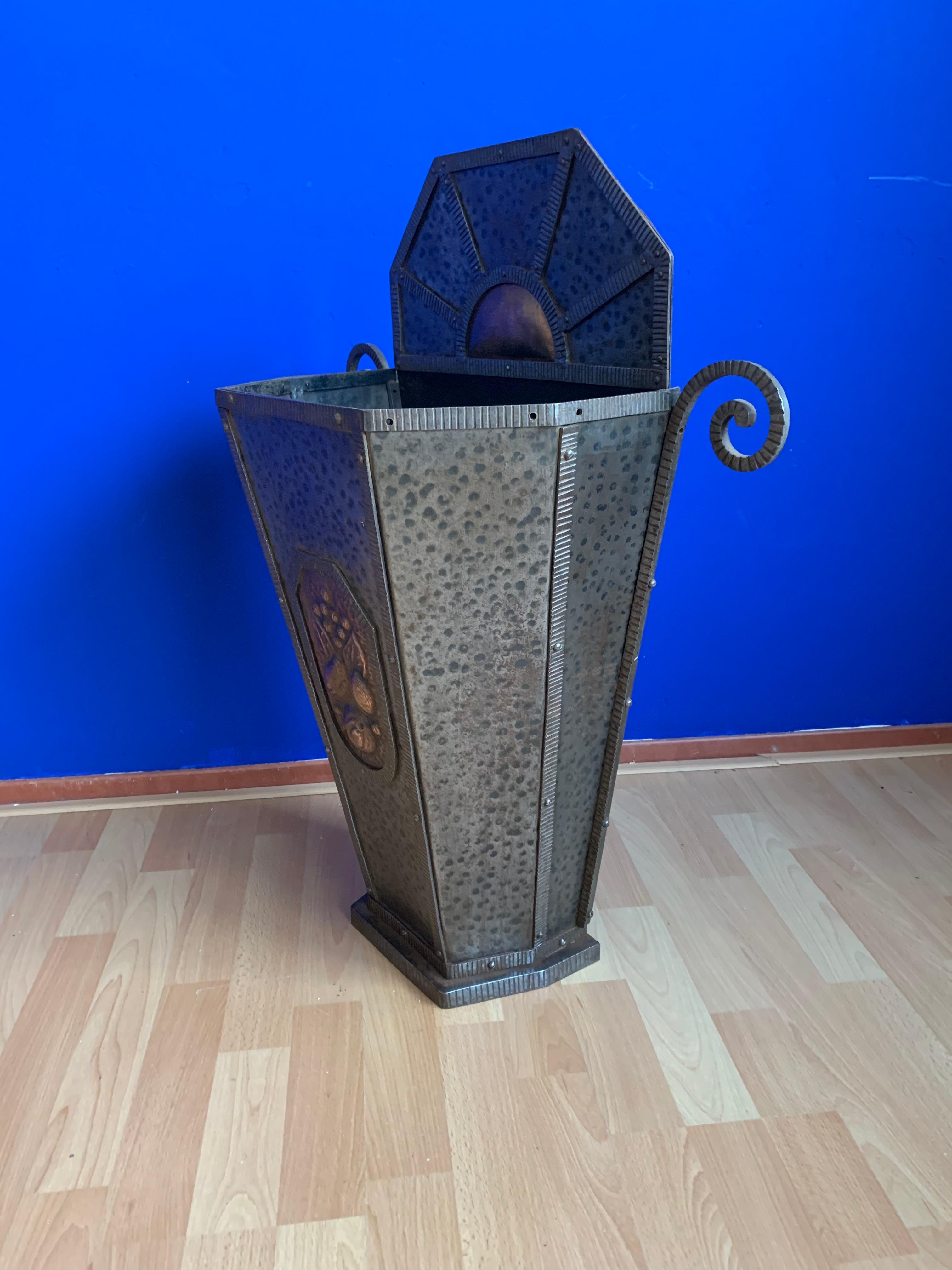 20th Century Unique Art Deco Wrought Iron Cane and Umbrella Stand with Stylized Rising Sun For Sale