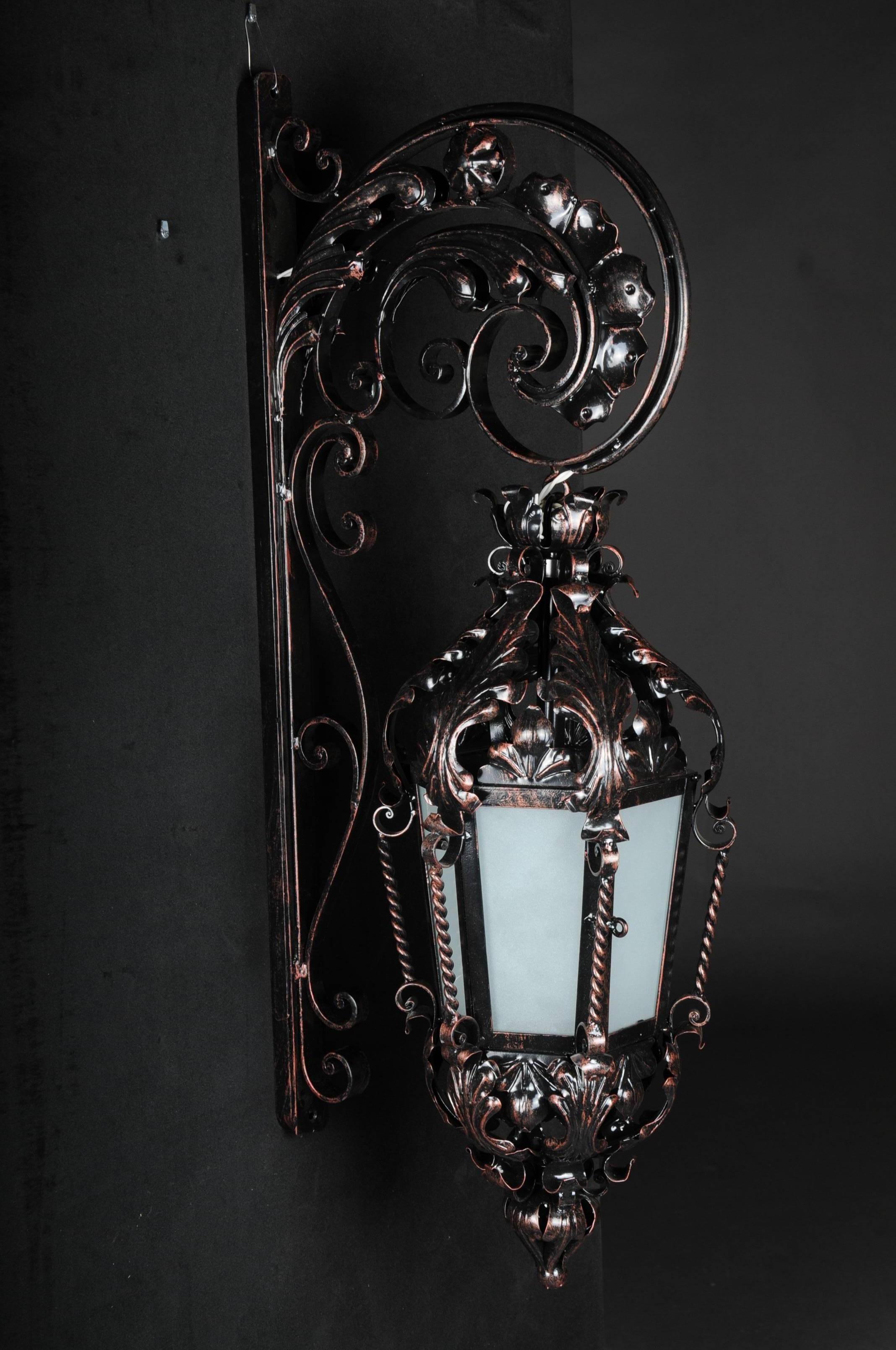 Unique wrought iron hanging lantern wall lamp, Historicism

Ornate wrought iron hanging lamp. Suitable for both outdoor and indoor use. Fully electrified.
Extremely decorative and high-quality execution.


(F-81).