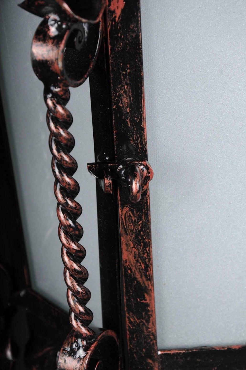 XX secolo Lampada da parete con lanterna a sospensione in ferro battuto, Storica in vendita