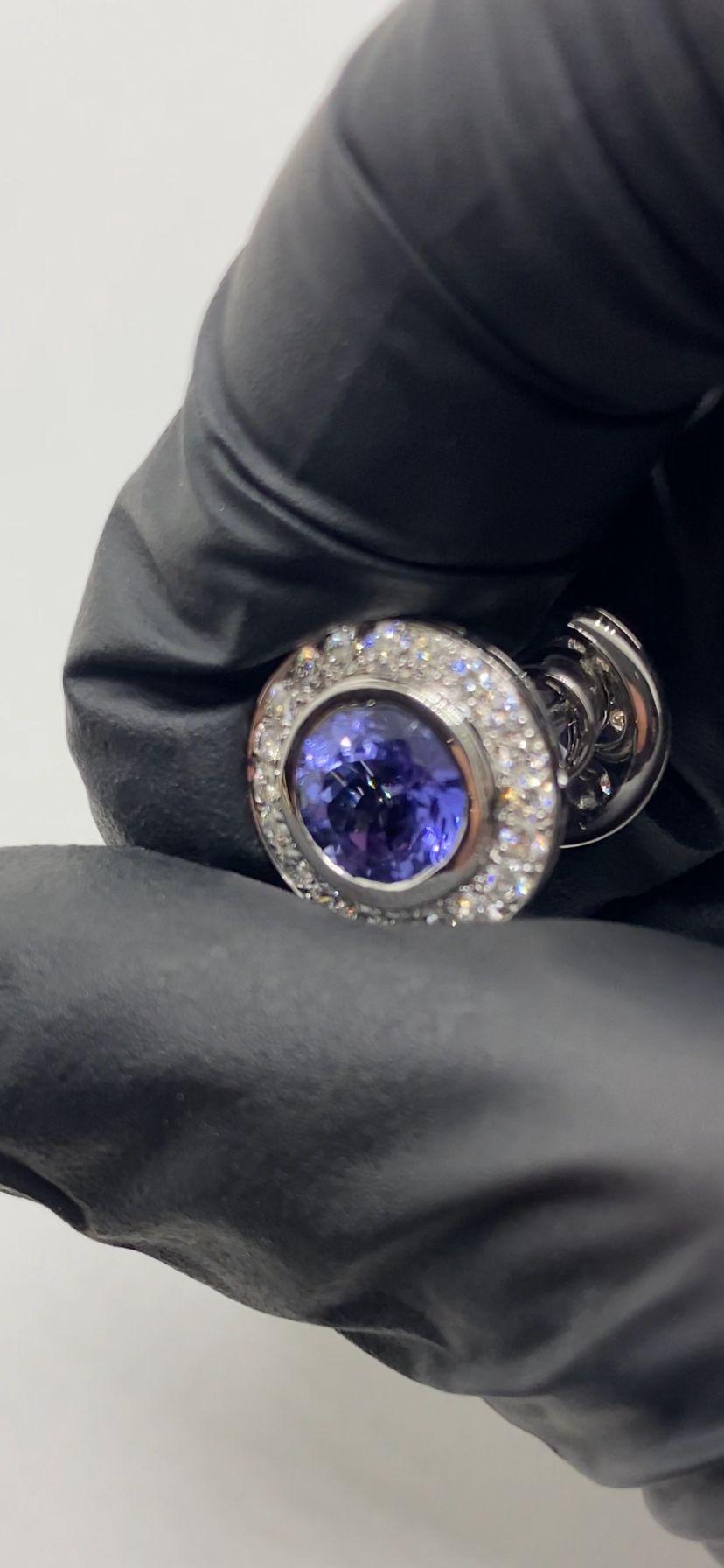 Néoclassique Boucles d'oreilles uniques Yard New York avec tanzanites violettes de 4,50ct et brillants de 1,00ct en vente