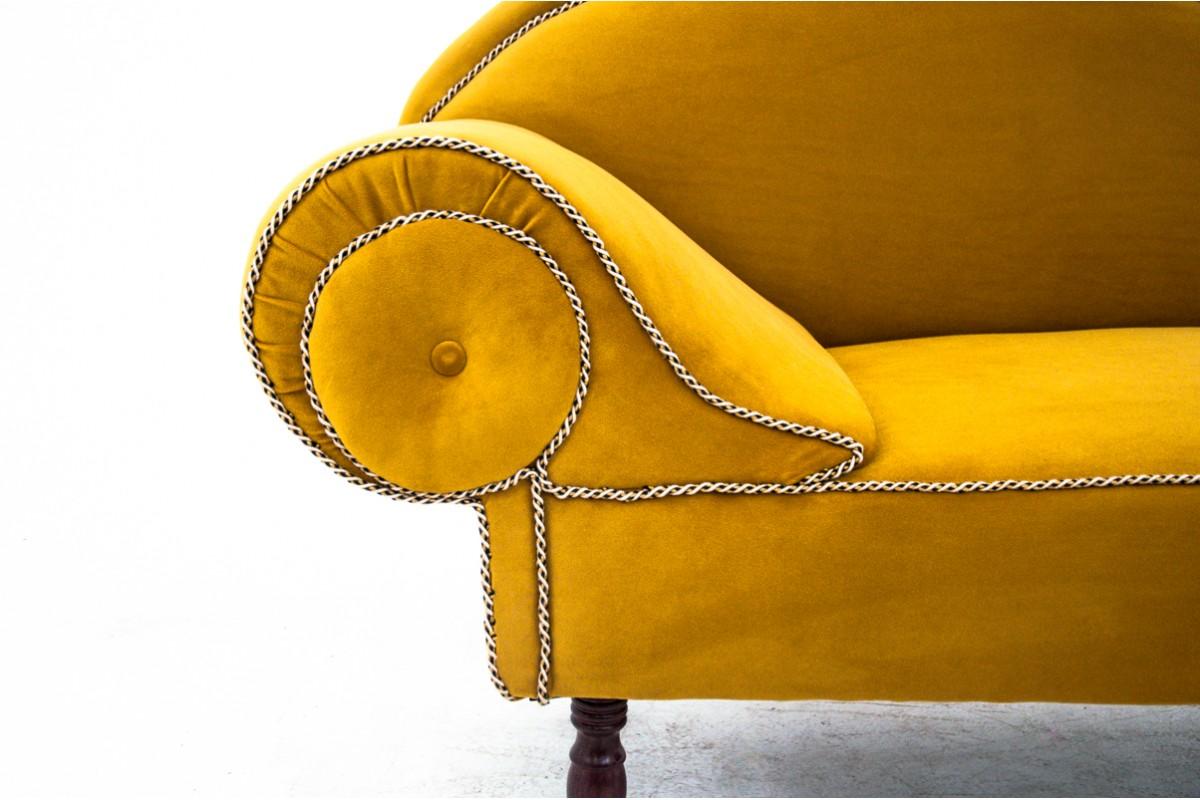 chaise longue yellow
