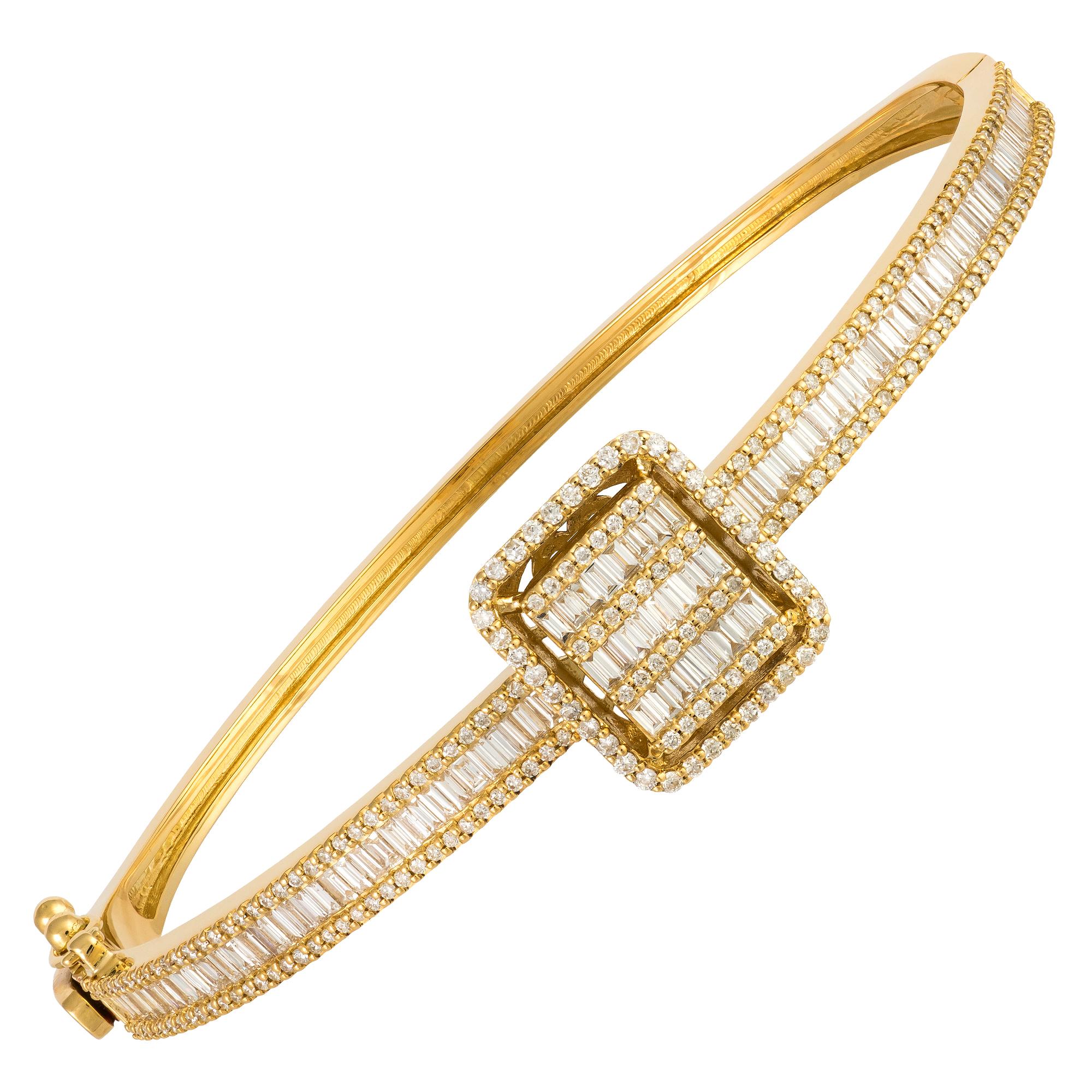 Modern Unique Yellow Gold 18K Bangle Bracelet Diamond 18K for Her For Sale