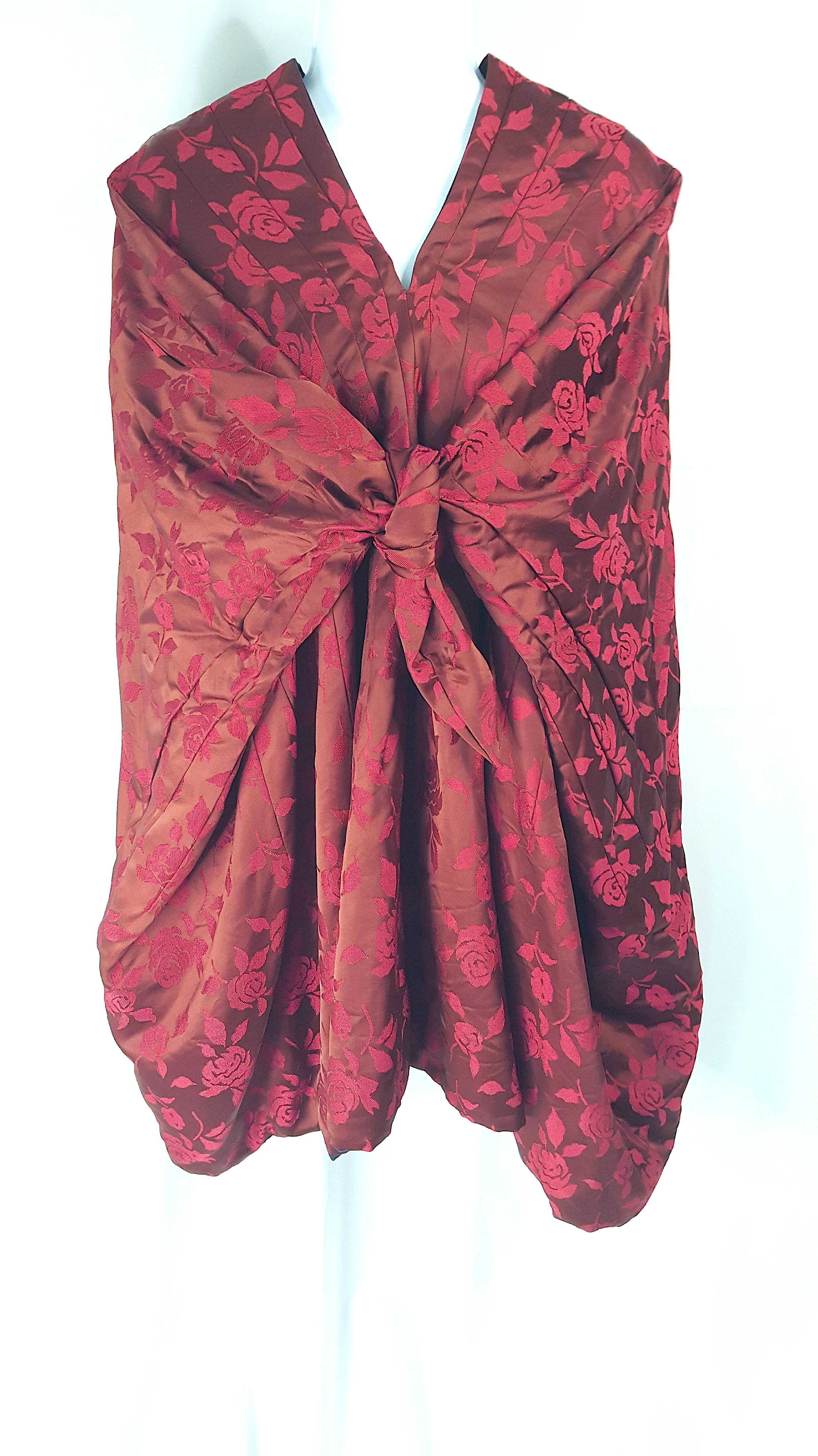 JunyaWantanabe 1996 Convertible Draped RedRoseJacquard & NavyCotton Skirt Cape In Excellent Condition For Sale In Chicago, IL