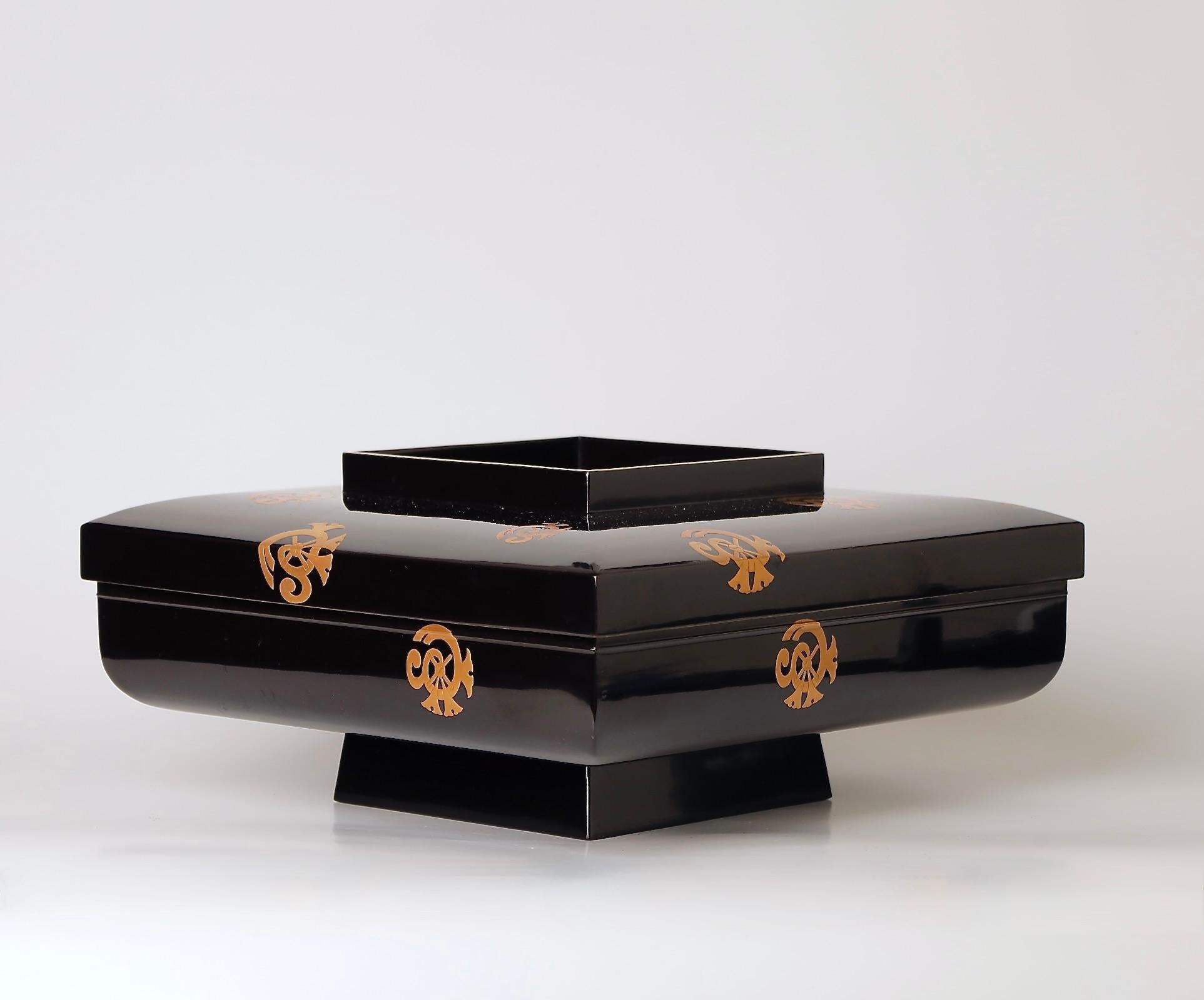 Japanese Uniquely Shaped Lacquer Box with Tachibana Clan Crests – 19th Century For Sale