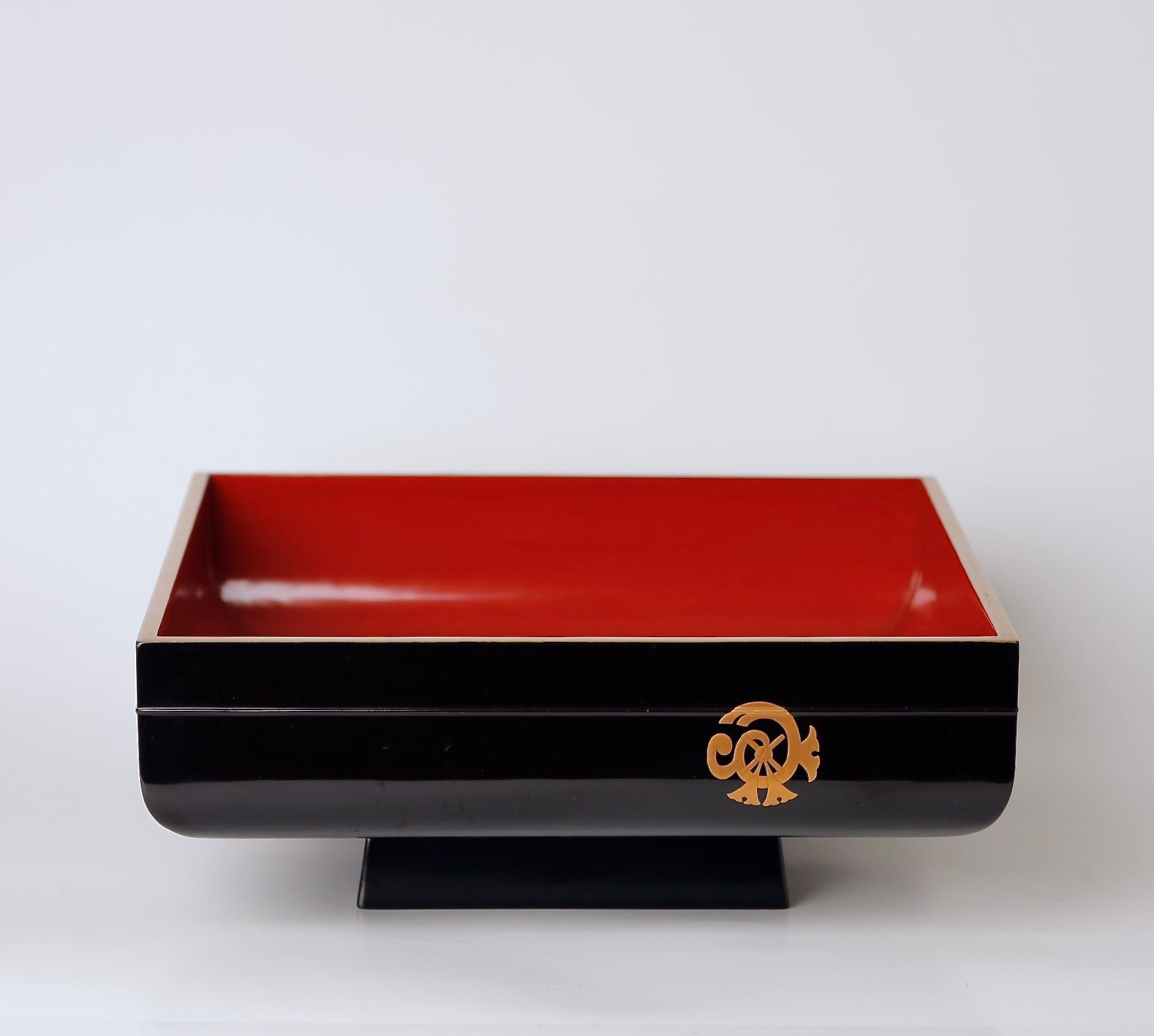 Wood Uniquely Shaped Lacquer Box with Tachibana Clan Crests – 19th Century For Sale