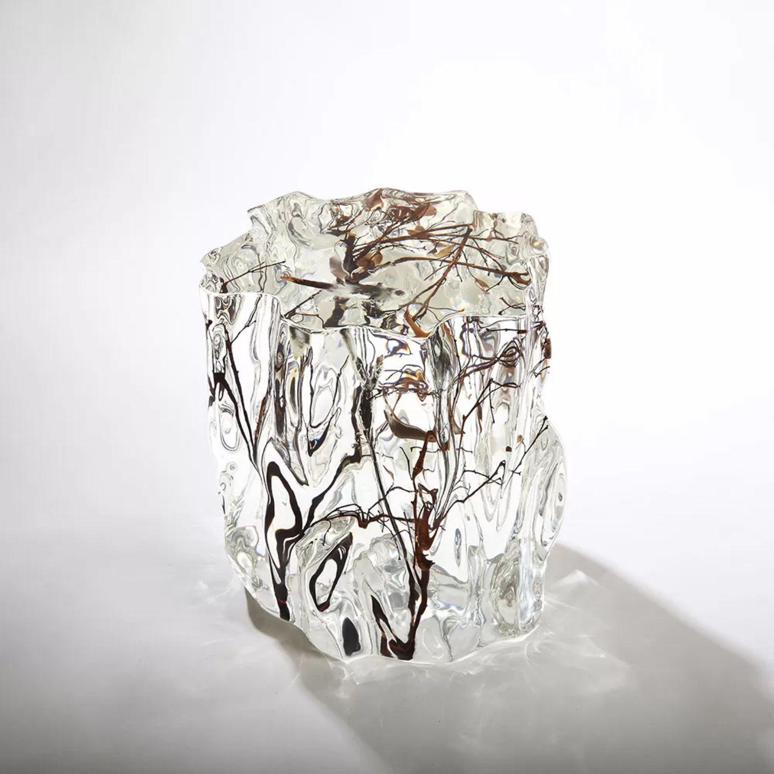 Einzigartig geformtes The Pedestal von Dainte
Abmessungen: T 30 x B 30 x H 35 cm.
MATERIALIEN: Kristall. 

Dieser asymmetrische Kristallsockel ist handwerklich fein gearbeitet und optisch beeindruckend. Der einzigartige Sockel aus Kristall, gemischt
