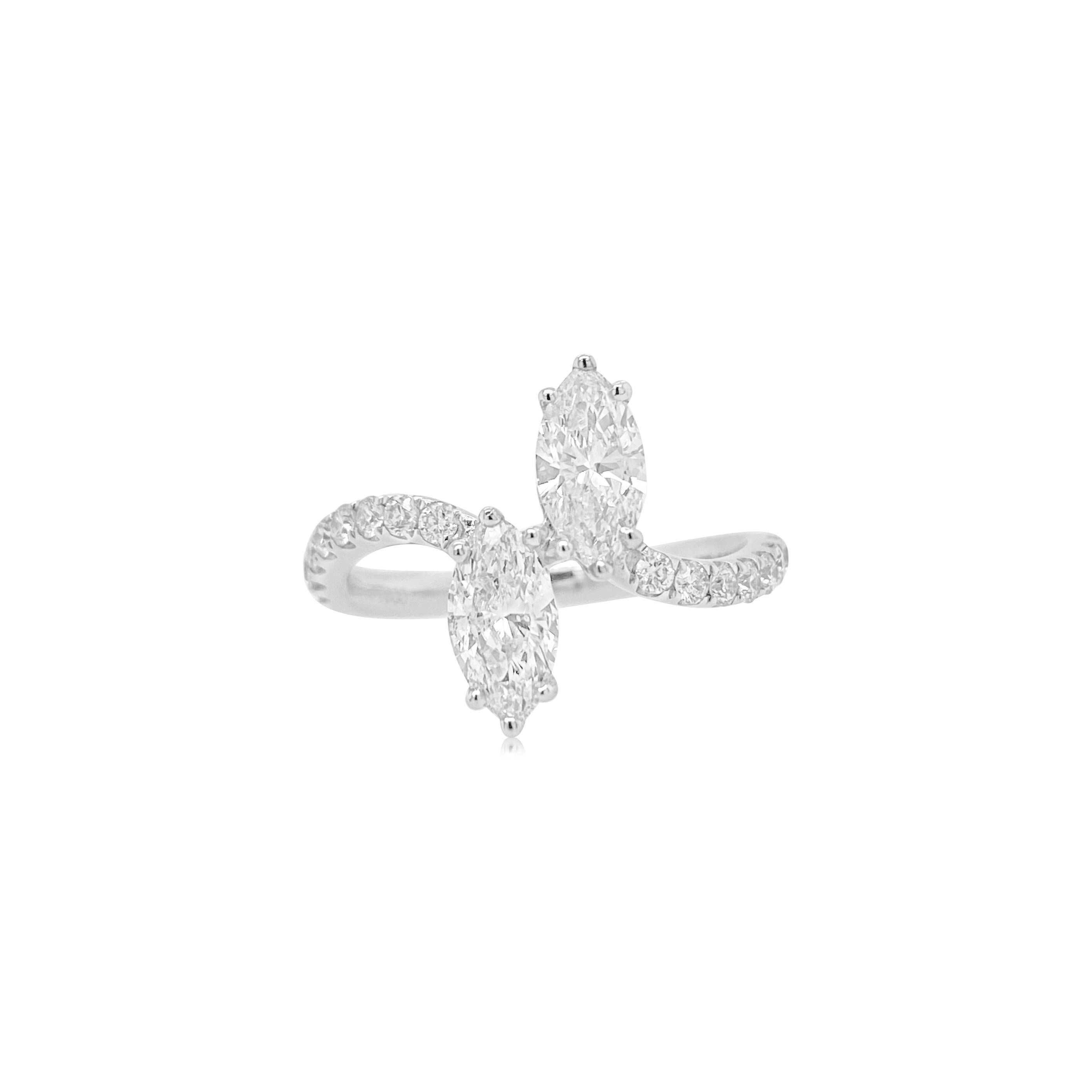 Round Cut Uniquely styled Ring with certified marquise shaped Natural white diamonds For Sale