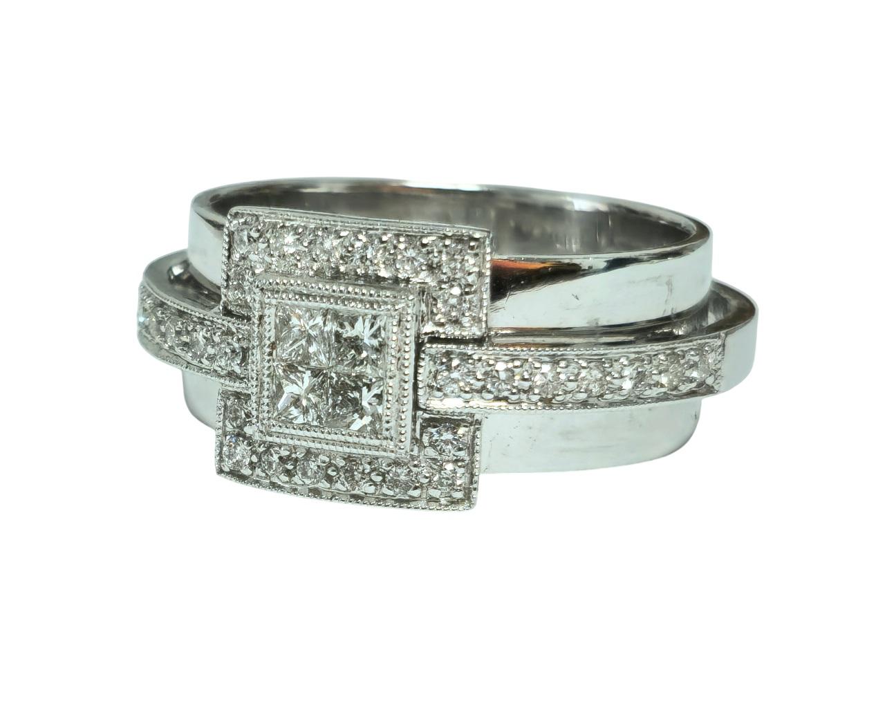 Introducing a unique diamond ring crafted from 14K white gold, featuring a total of 1.00 carats of natural earth-mined diamonds in princess and round brilliant cuts, boasting VS2 clarity and G color. With a total weight of approximately 8.03 grams,