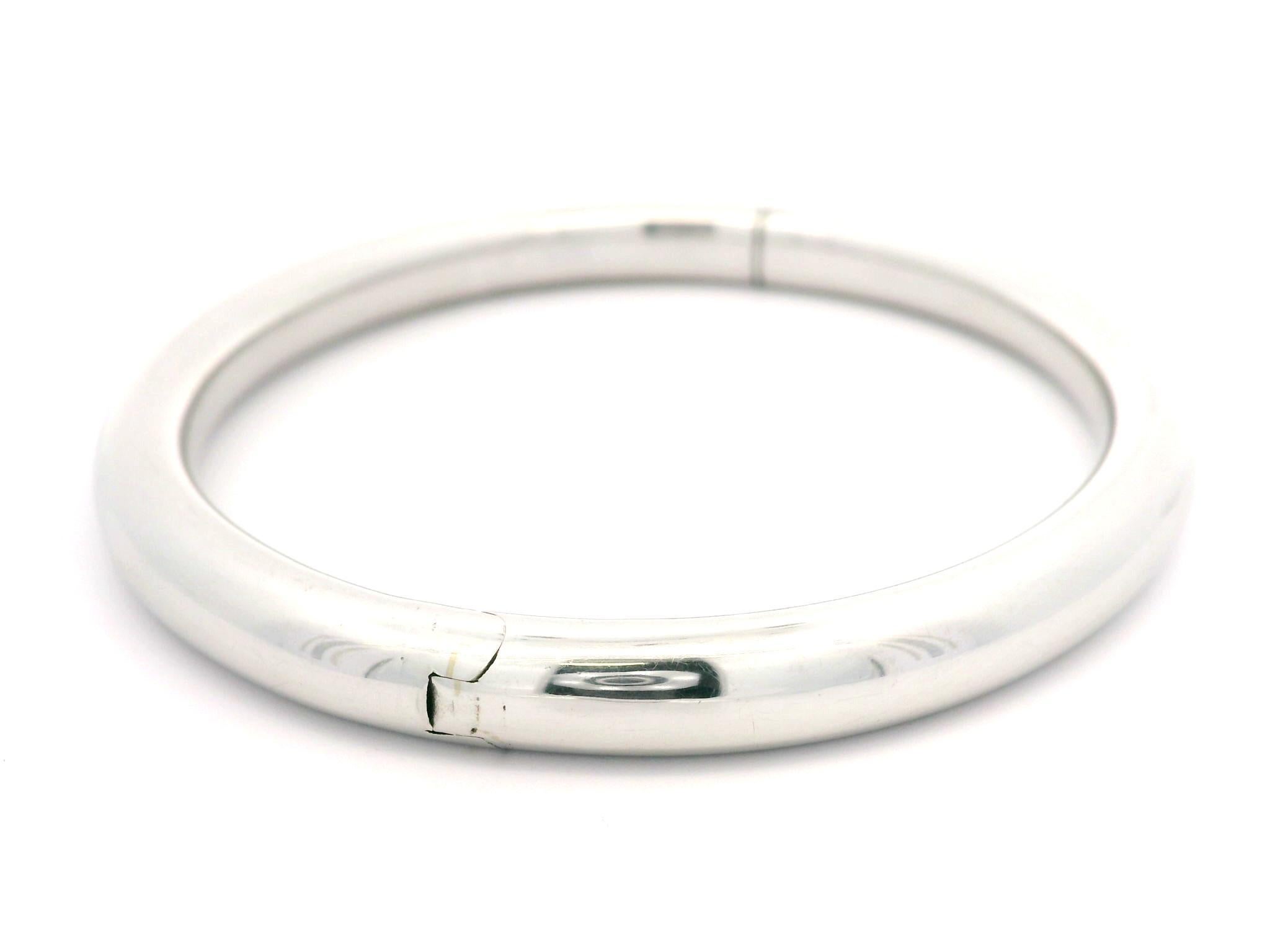 Women's Unisex 14k White Gold Polished Tube Stackable Hinged Open Bangle Bracelet For Sale