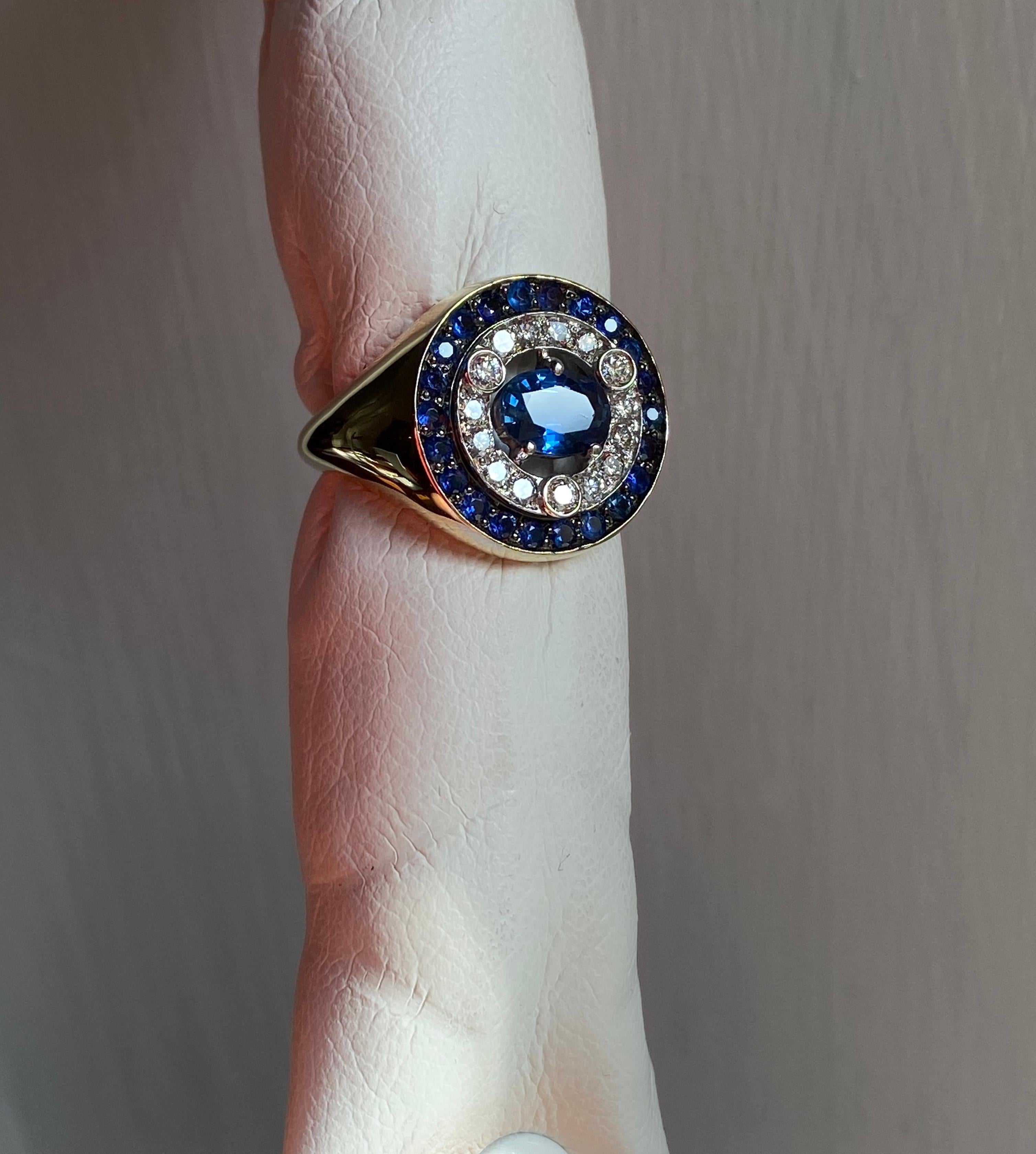 Brilliant Cut Unisex 1.65ct Sapphire and 0.35ct Diamond 18k Gold Ring, Modern Italian Design For Sale