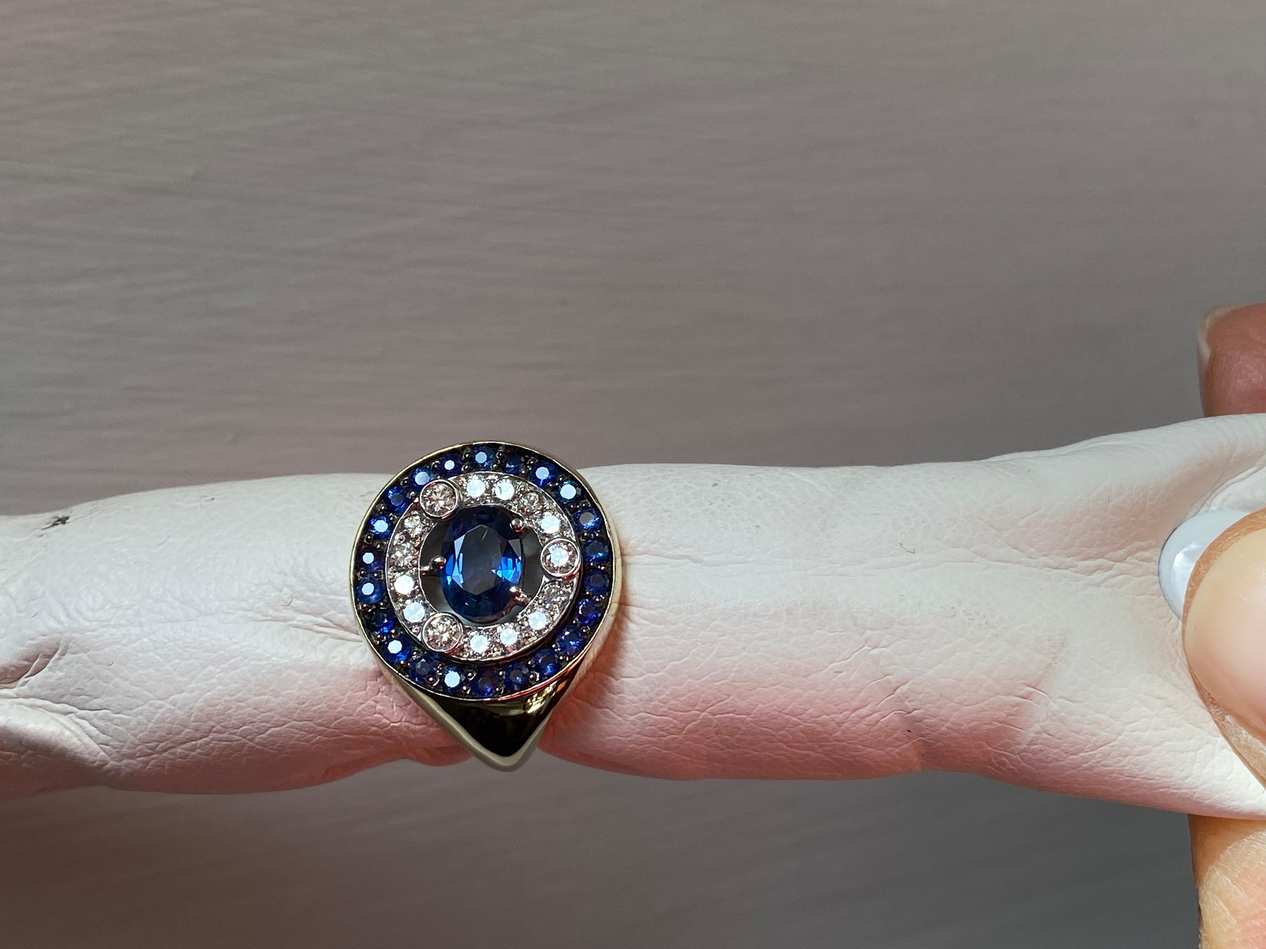 Unisex 1.65ct Sapphire and 0.35ct Diamond 18k Gold Ring, Modern Italian Design In New Condition For Sale In Rome, IT
