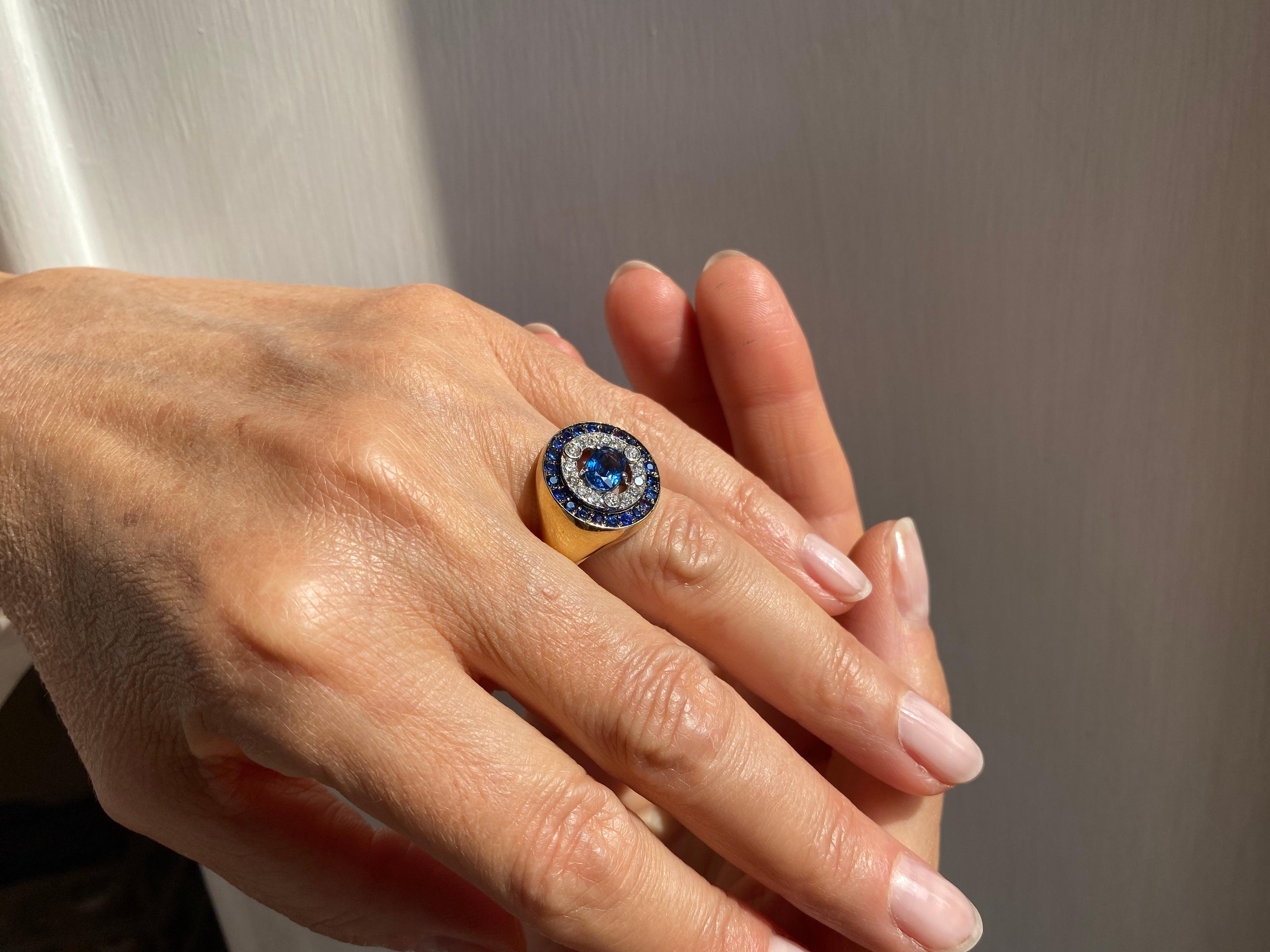Unisex 1.65ct Sapphire and 0.35ct Diamond 18k Gold Ring, Modern Italian Design For Sale 2