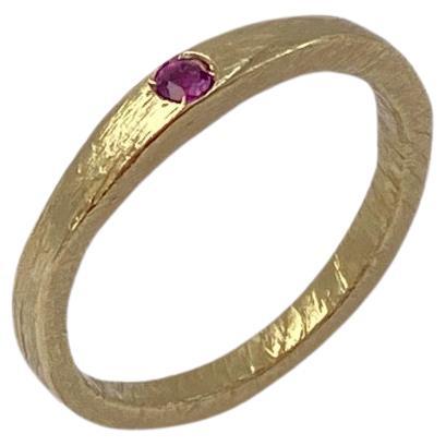 Unisex 18 Karat Yellow Gold Handcrafted Ruby Organic Design Modern Band Ring For Sale