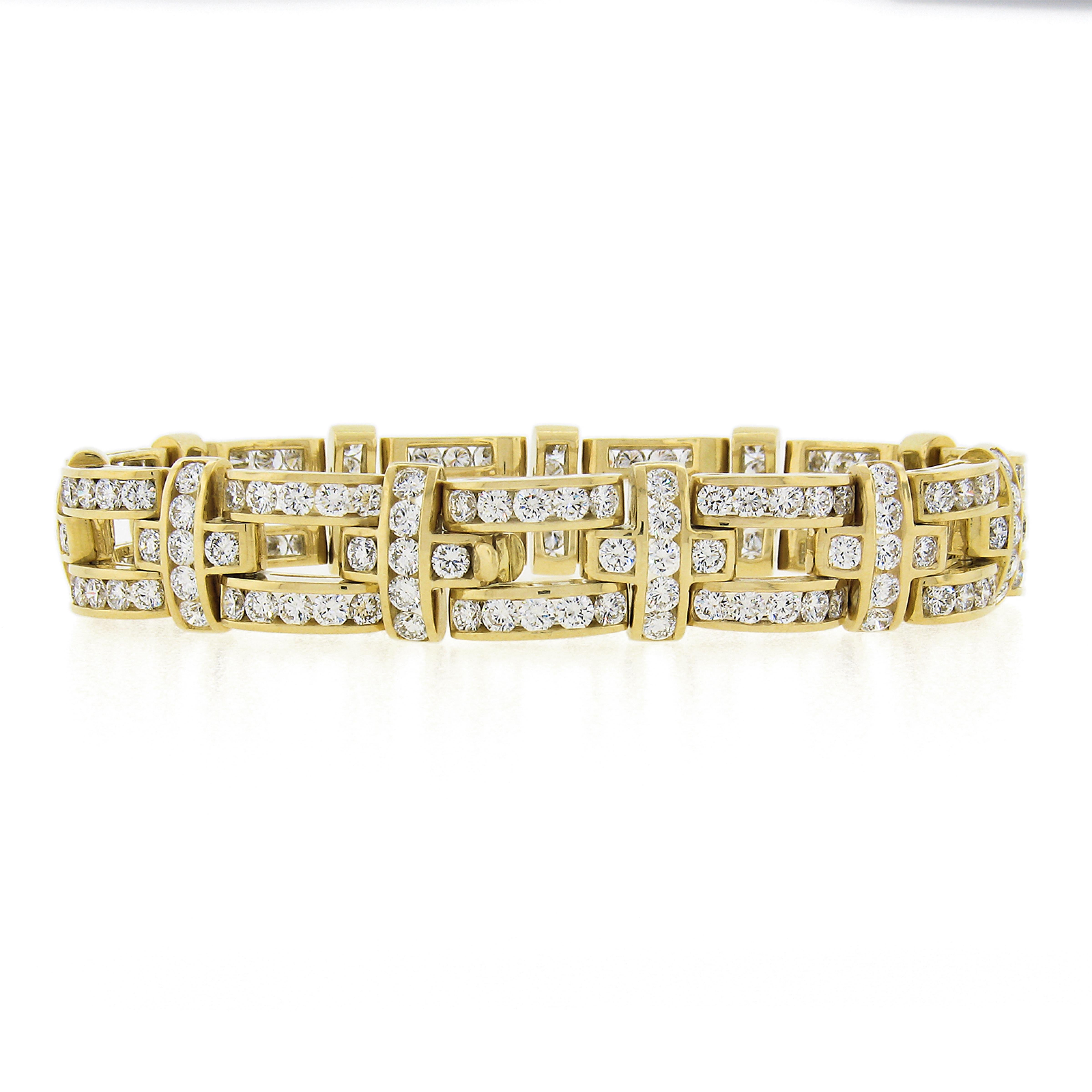 Unisex 18K Gold 14.9ctw Channel Set FIERY Diamond Wide Link Statement Bracelet In Excellent Condition For Sale In Montclair, NJ