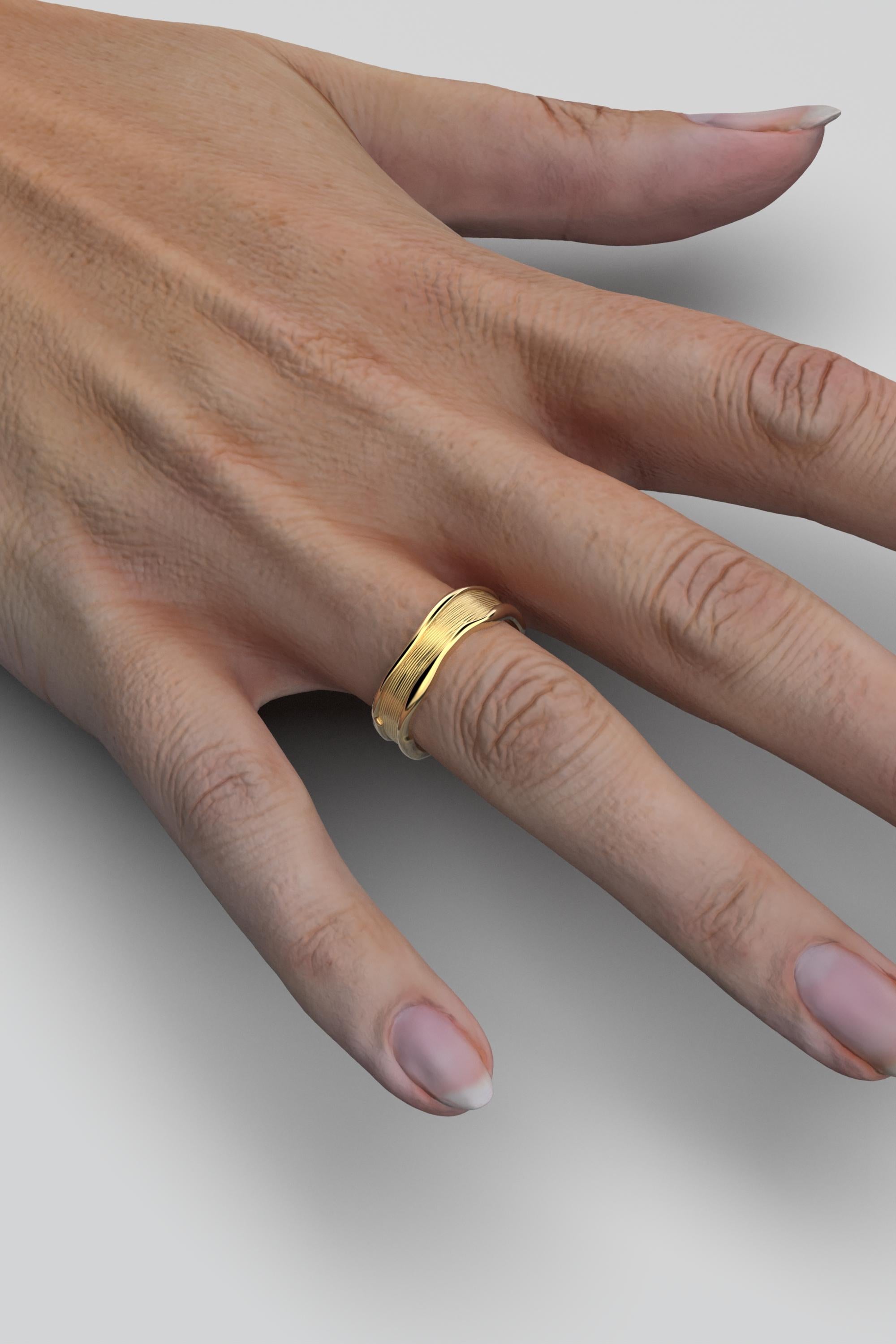 For Sale:  Unisex 18k Gold Band Ring with Hand-Engraved Organic Design Made in Italy 4