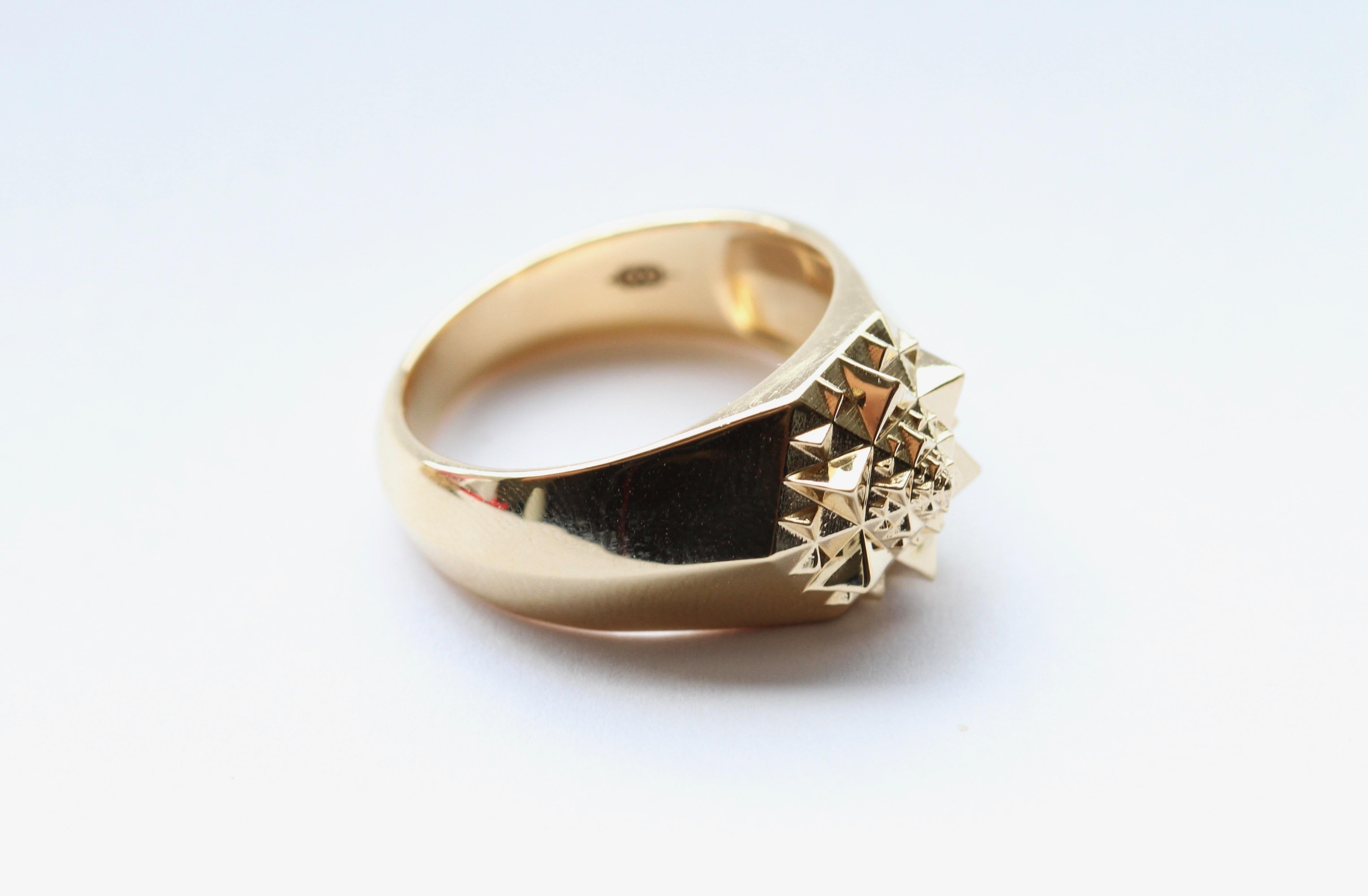 Anello sacro unisex in oro 18 carati di John Brevard in vendita 4
